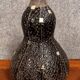 Important vase orientaliste en céramique noire texturée, avec incrustations de nacre vers 1930