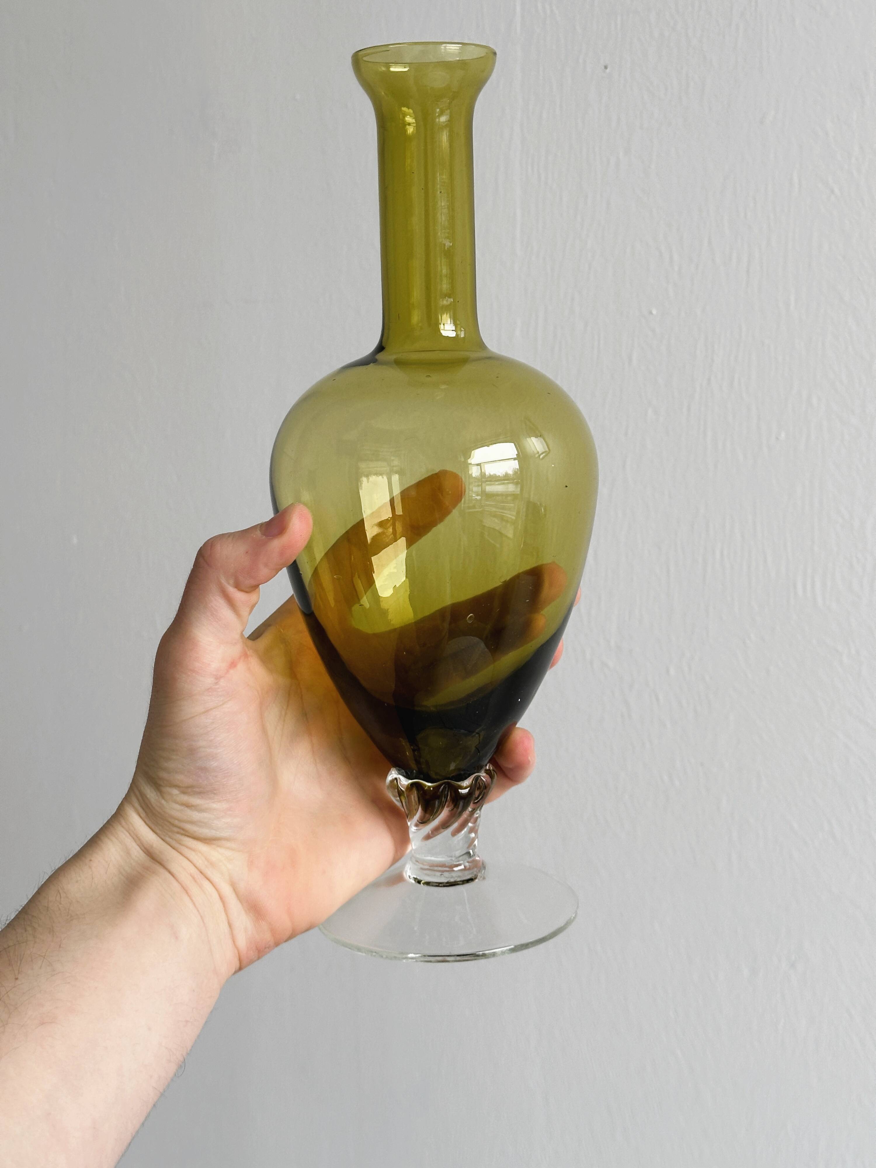 Vintage yellow glass soliflore vase