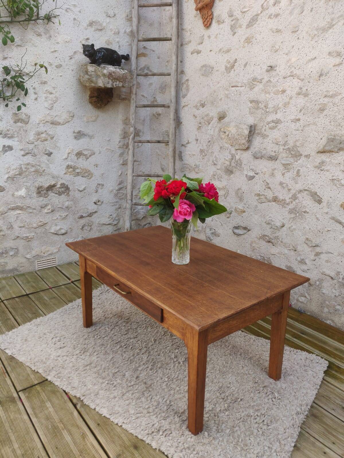 Coffee table with drawer