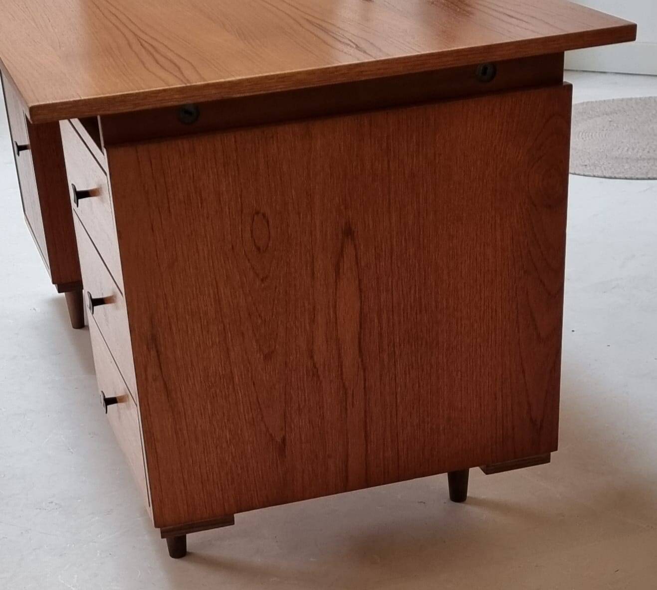 Bureau du milieu du siècle