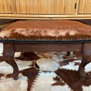 Pouf bois et peau de chèvre vintage