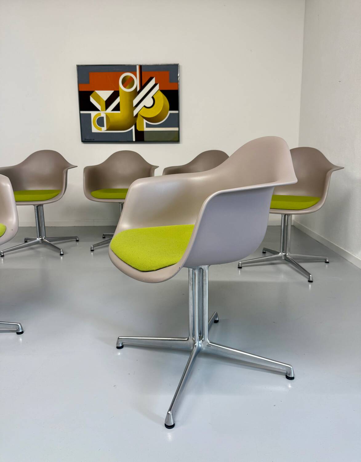 Lot of 6 plastic armchair chairs design Eames VITRA La fonda gray base
