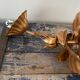 Suspension flowers golden leaves with glass globe