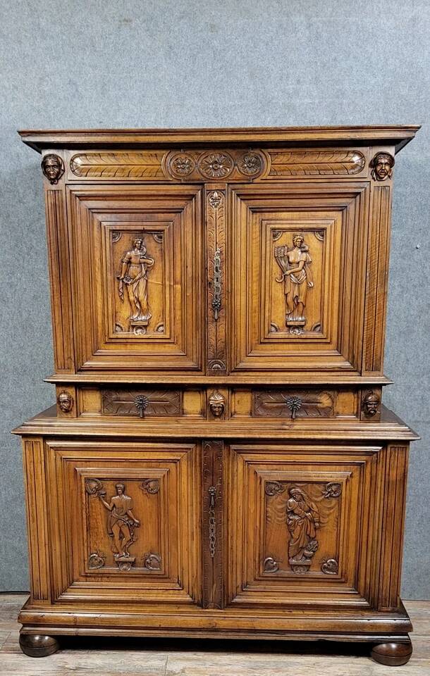 Bellifontain cabinet with 4 recessed panels, 17th century, in solid walnut