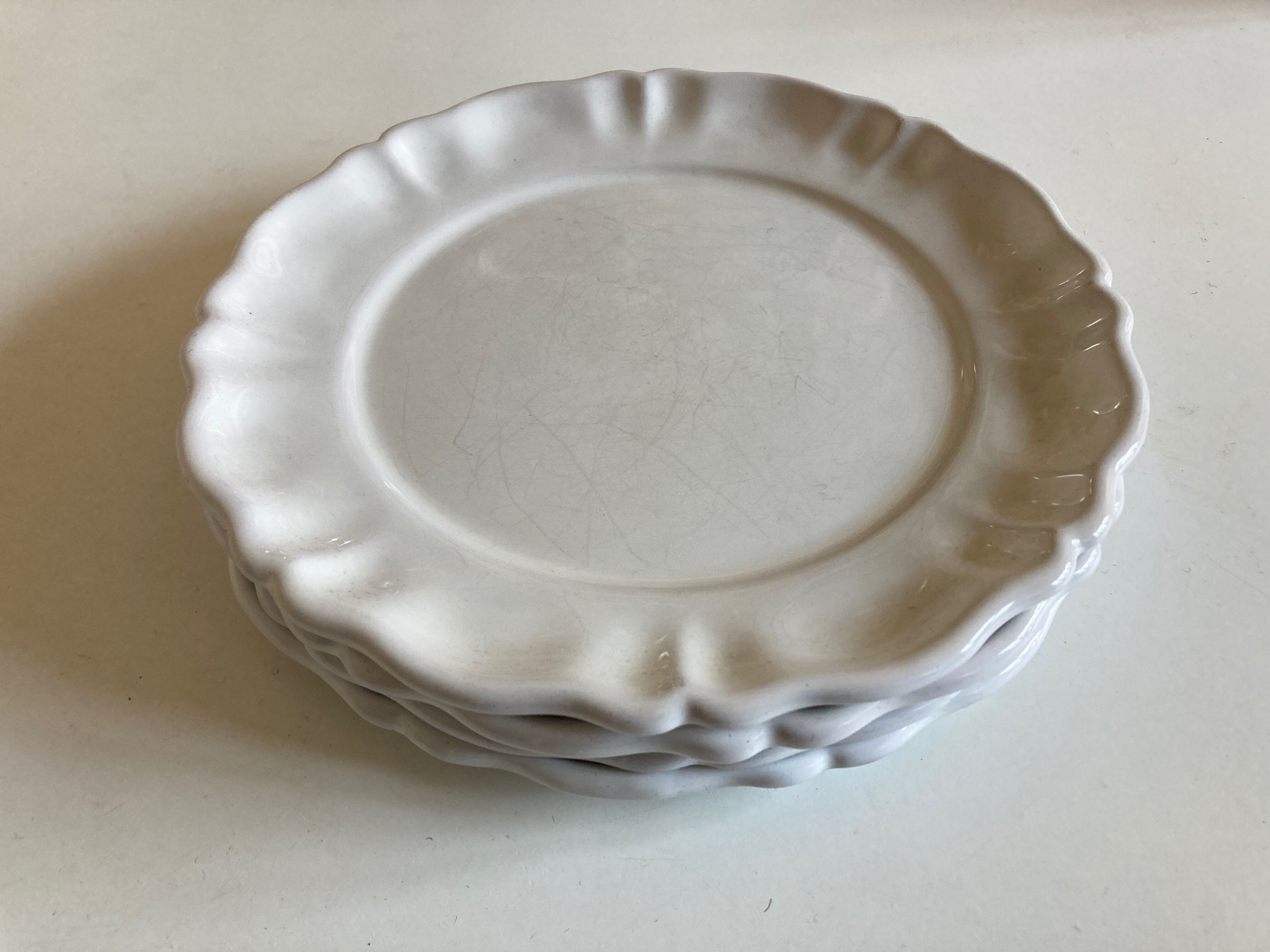 Set de 4 assiettes plates en terre vernissée à godrons moustier 1970