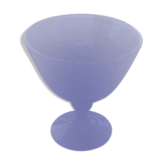 Coupe de fruits, saladier en verre soufflé et bulle bleu de Prusse de la verrerie de biot