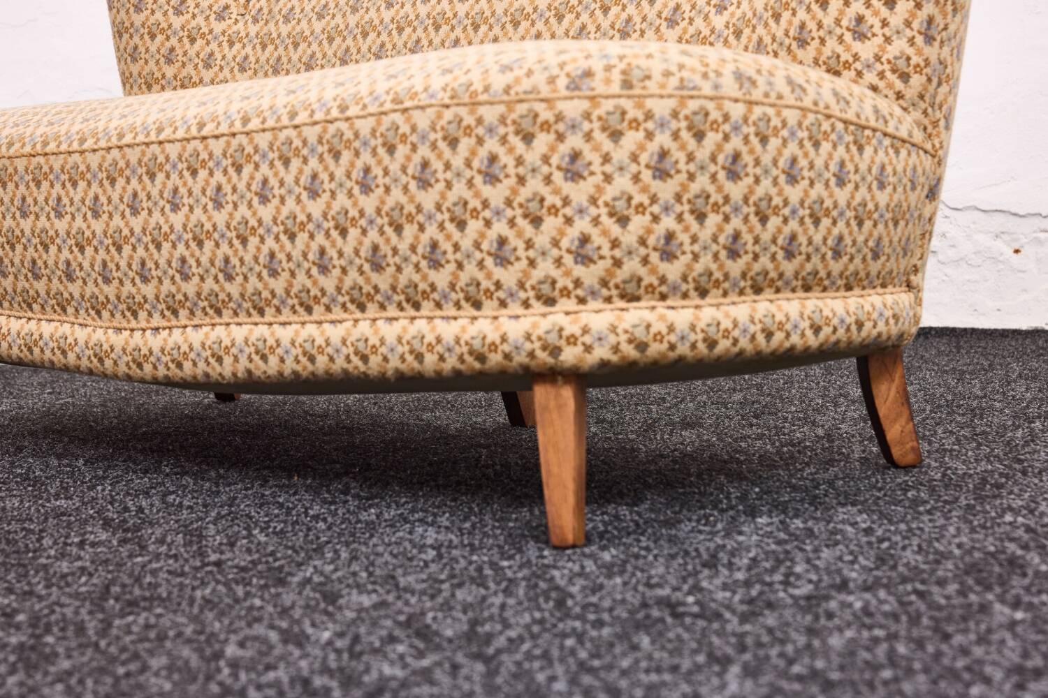 Ensemble canapé et fauteuil cocktail suédois, années 1950 – Dossier courbé
