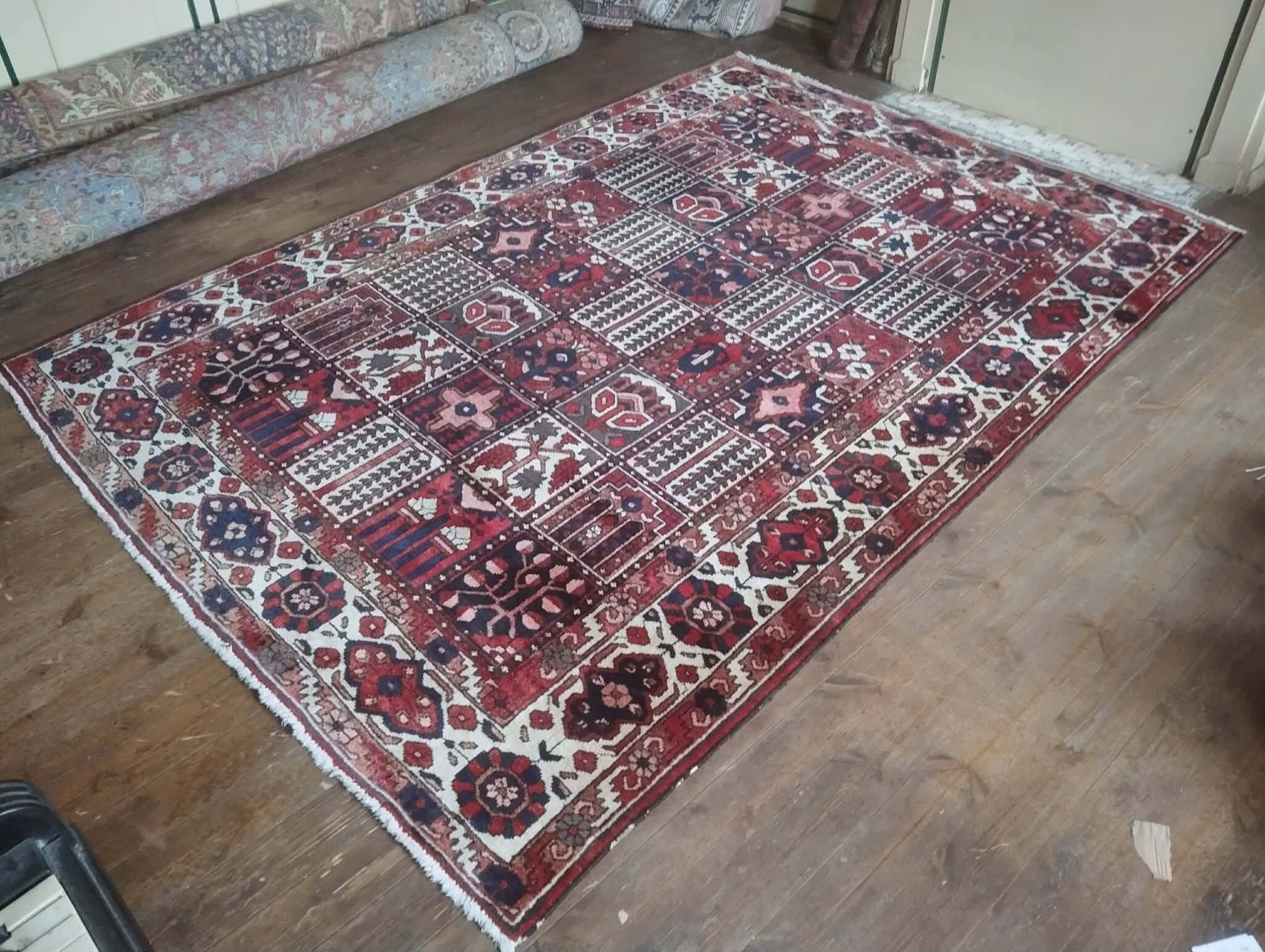 Handmade Bachtiar Persian rug 305x215cm
