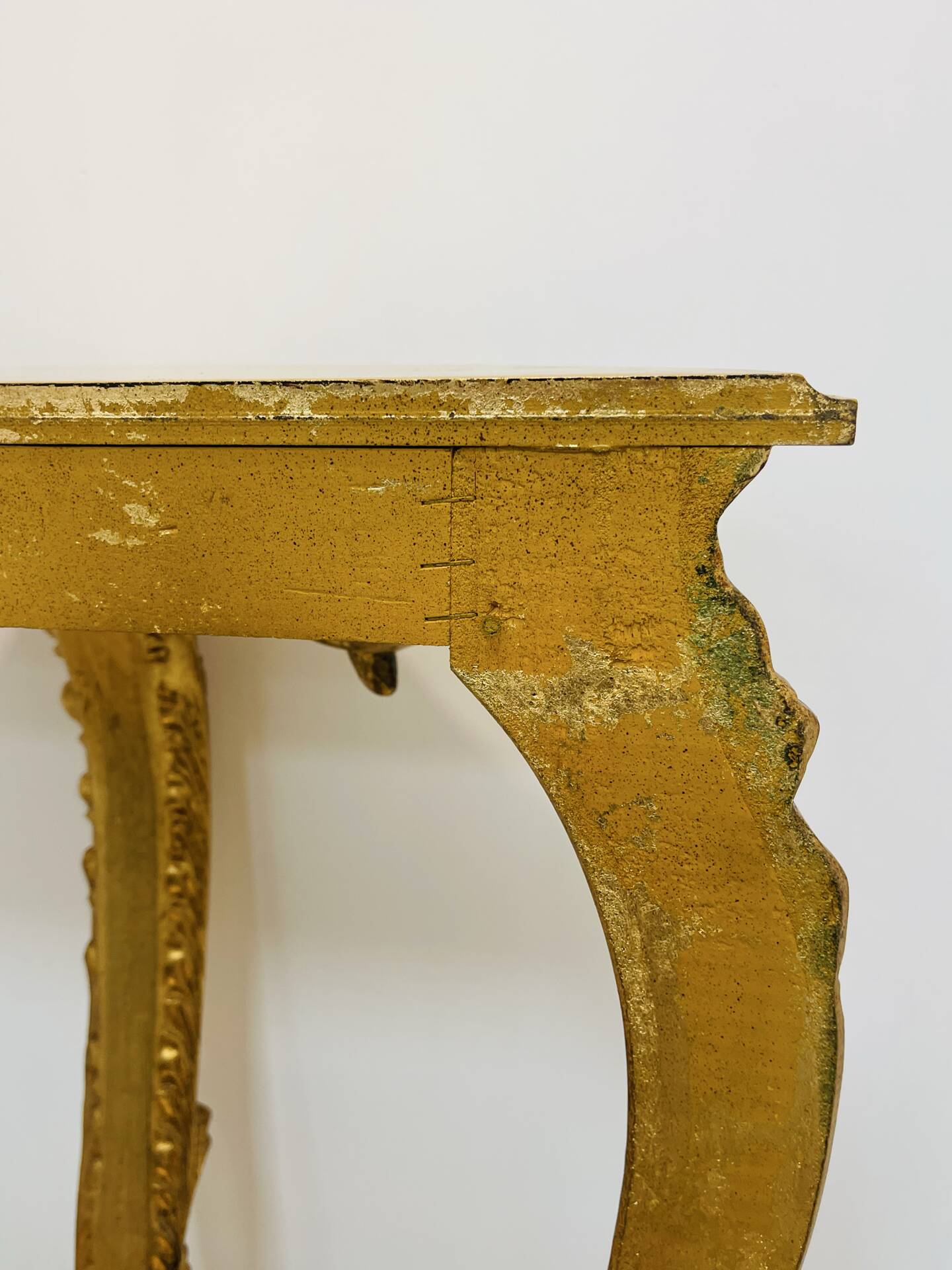 Golden console in Louis XV Rococo style made of resin.