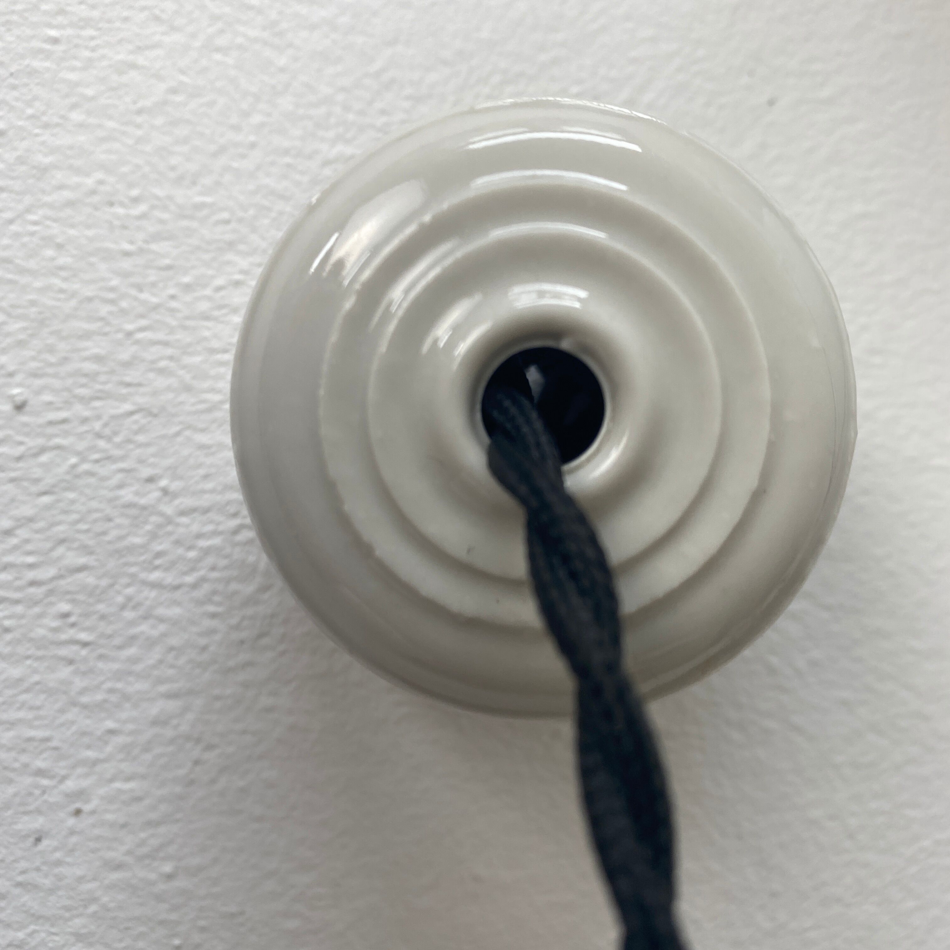 Lot 3 suspensions in vintage opaline