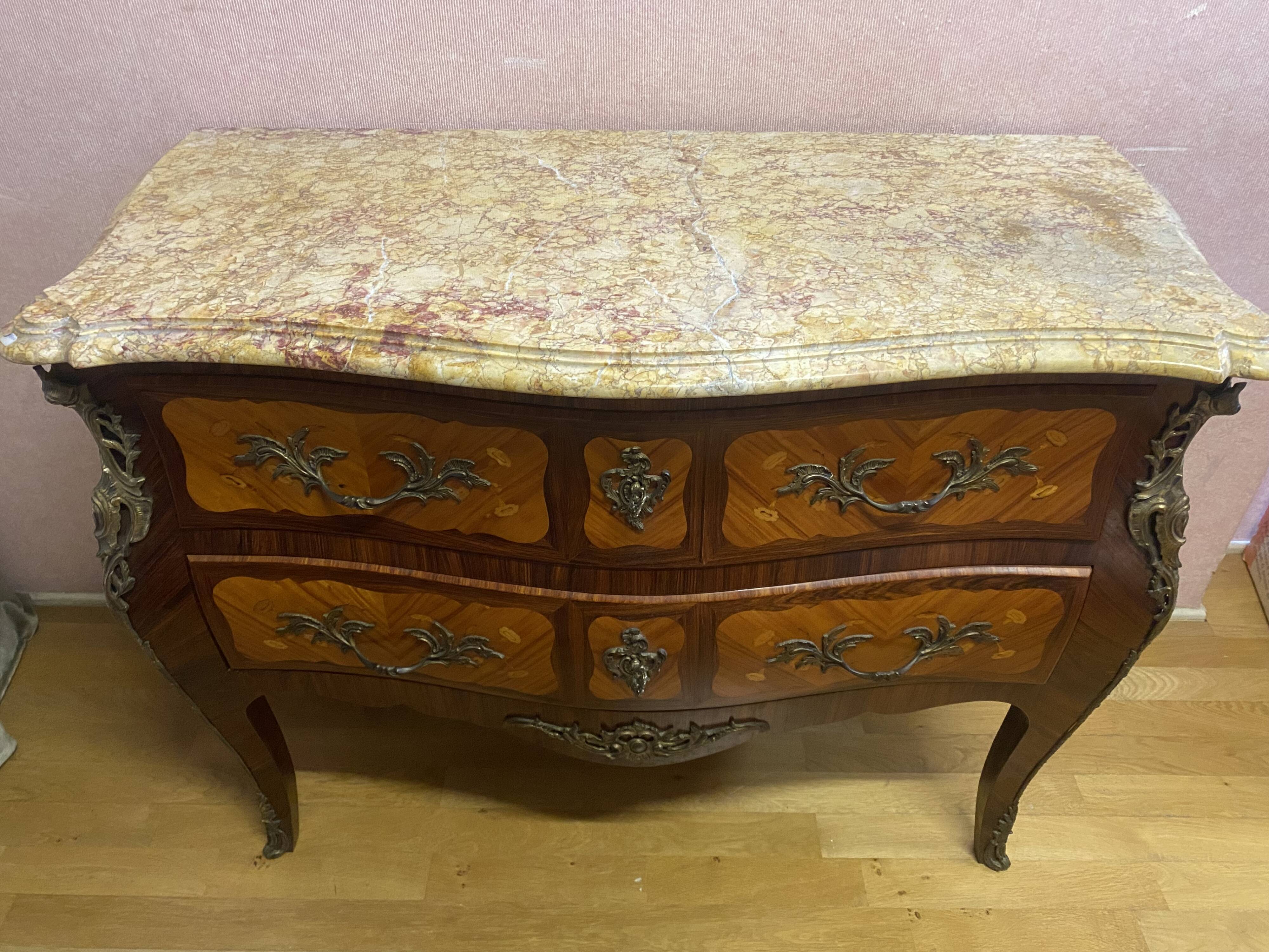 Louis XV style commode, in rosewood marquetry.
