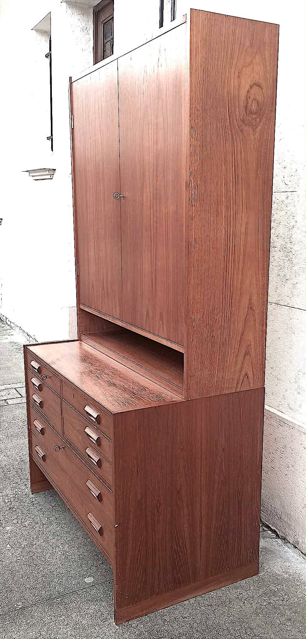 Double teak cabinet from the 1950s by Hans Wegner for RY Mobler, height 180 cm.
