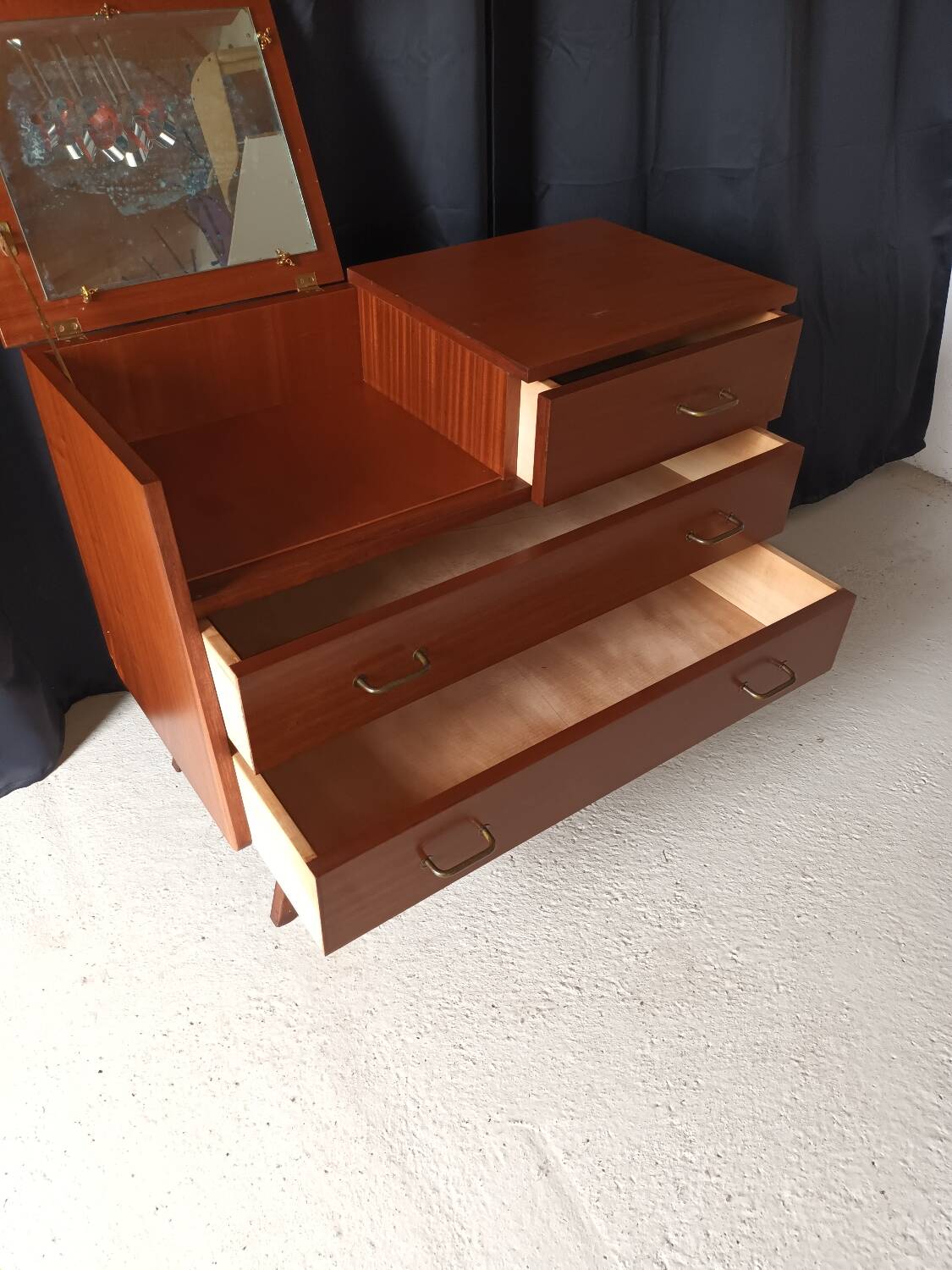 Vintage dressing table chest of drawers