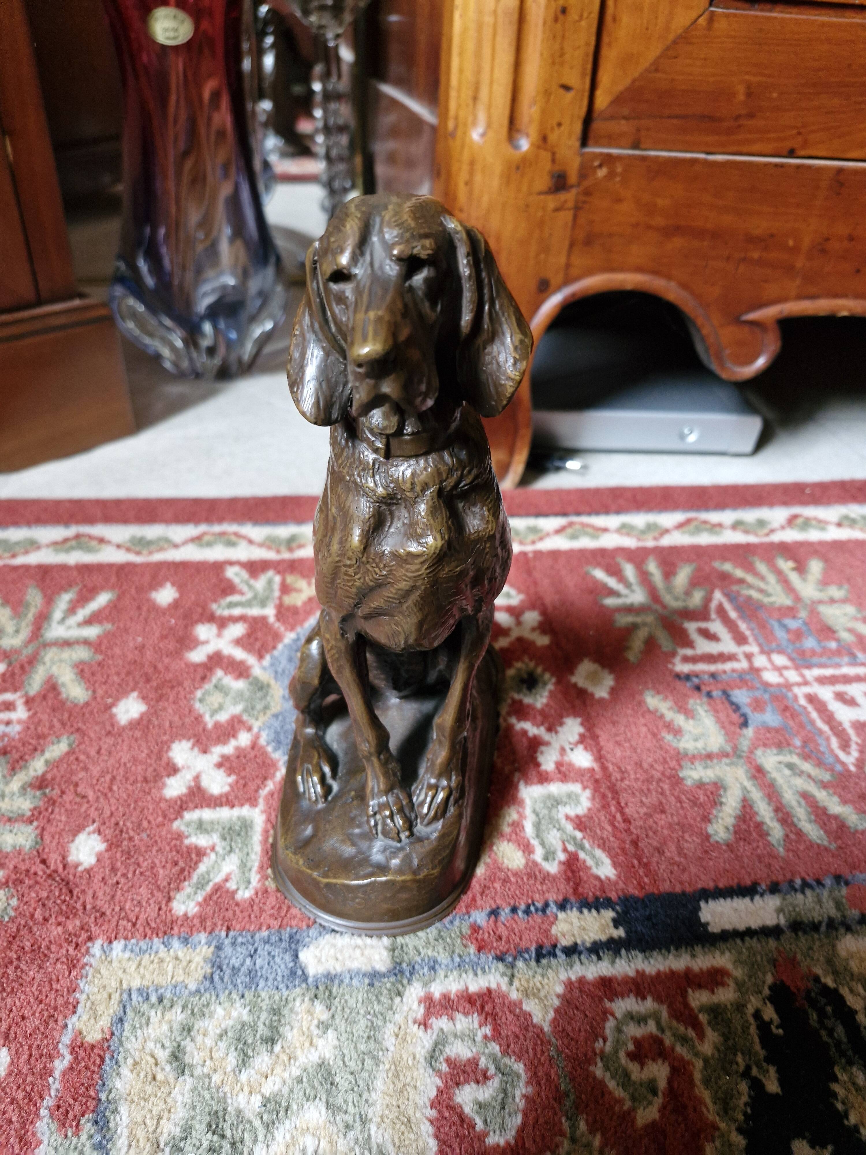 Bronze dog E. Fremiet