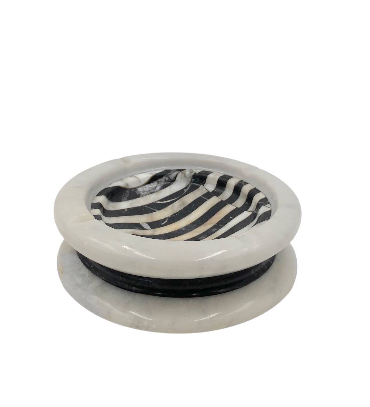 Black and white marble inlays ashtray, Casigliani Italy, 1970s