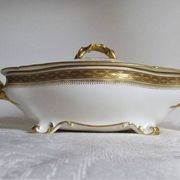 Antique medium-sized porcelain tureen produced by William Guerin