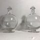 Paire ancienne carafes bombée verre avec bouchon rond vintage