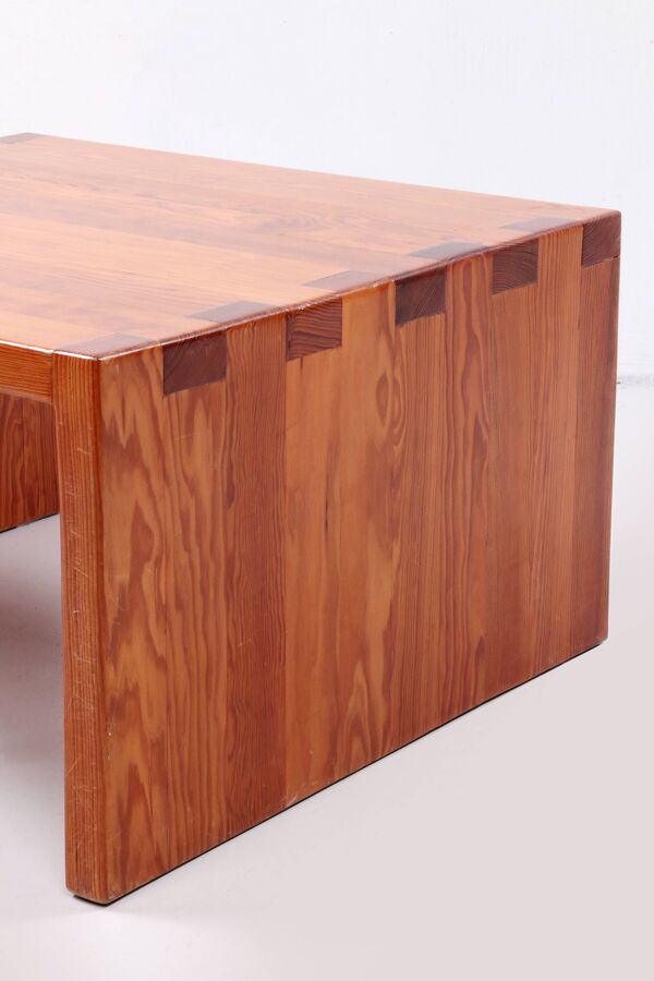 Table basse en bois Français de pin brutaliste, 1970 France