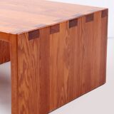 Table basse en bois Français de pin brutaliste, 1970 France