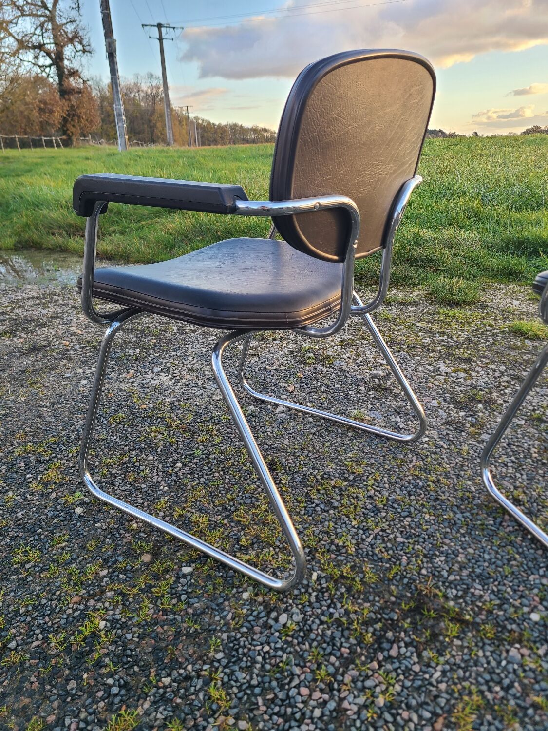 Pair of Unimob Lingua 97 armchairs