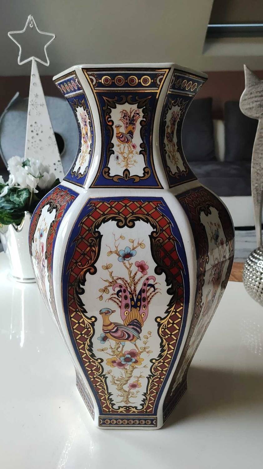 Hexagonal Chinese Vase. Imari style. Peacock/peacock and floral patterns. High 36 cm