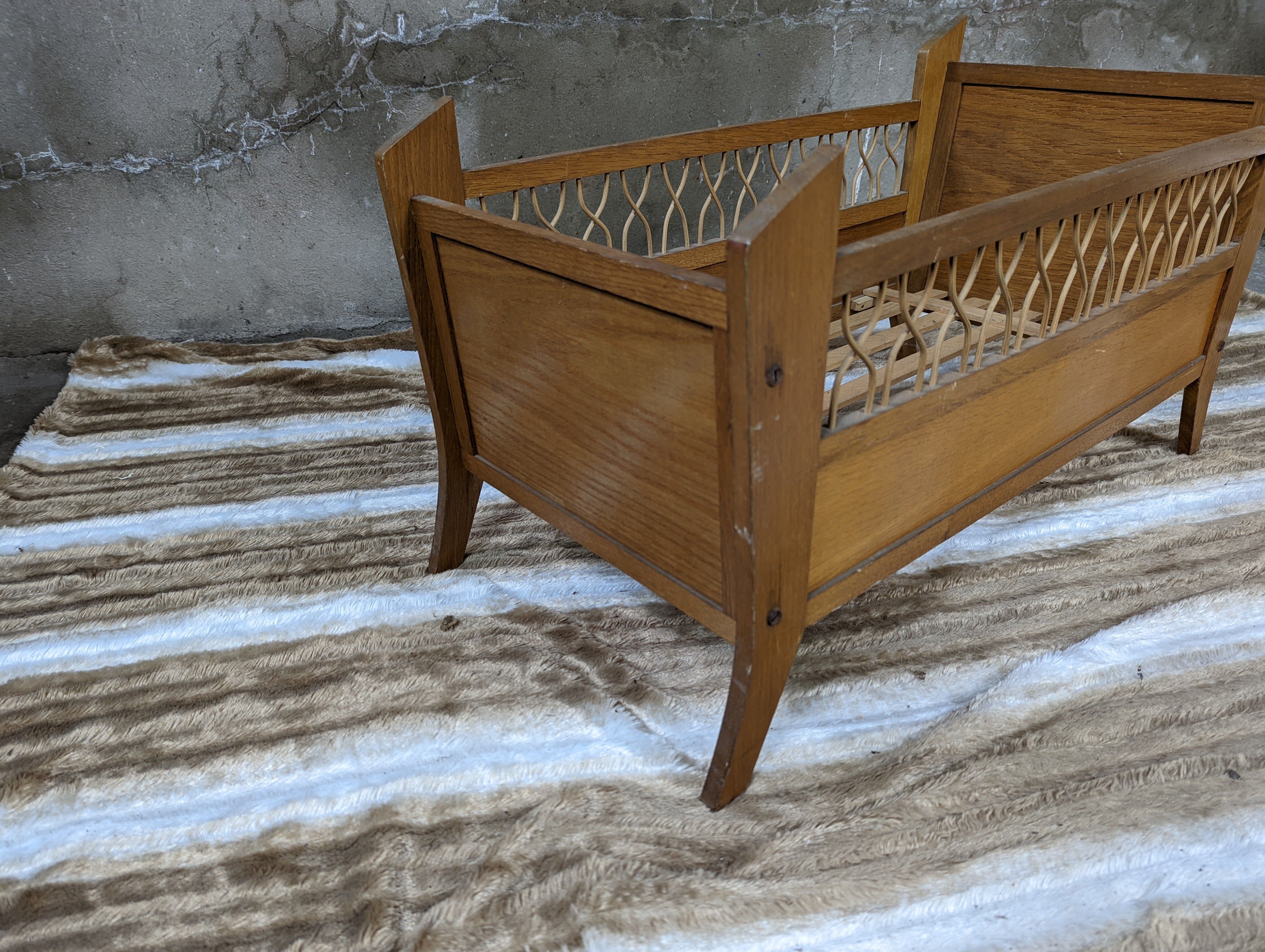 Rattan floor basket for pet
