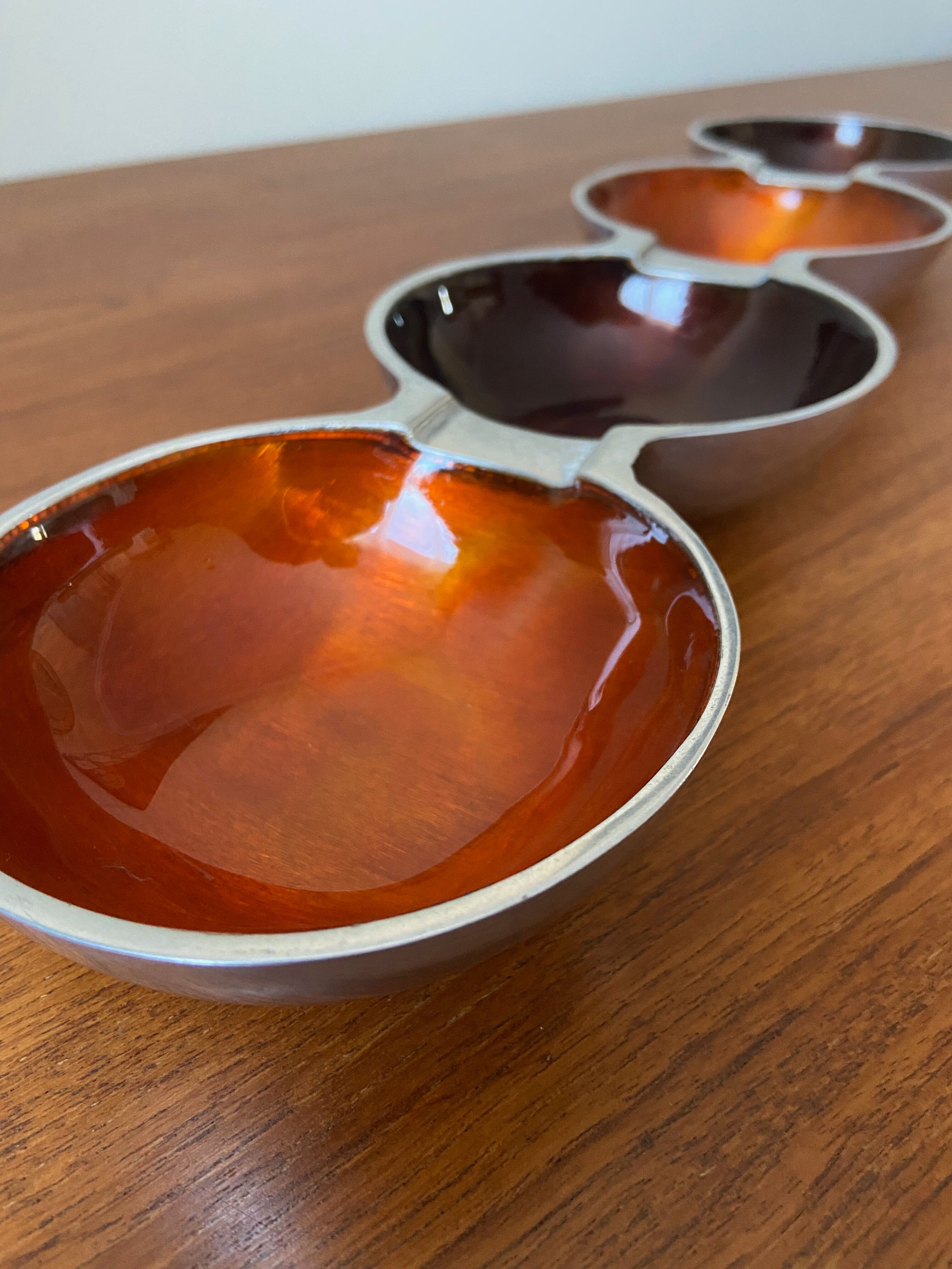 Presentation dish 60s