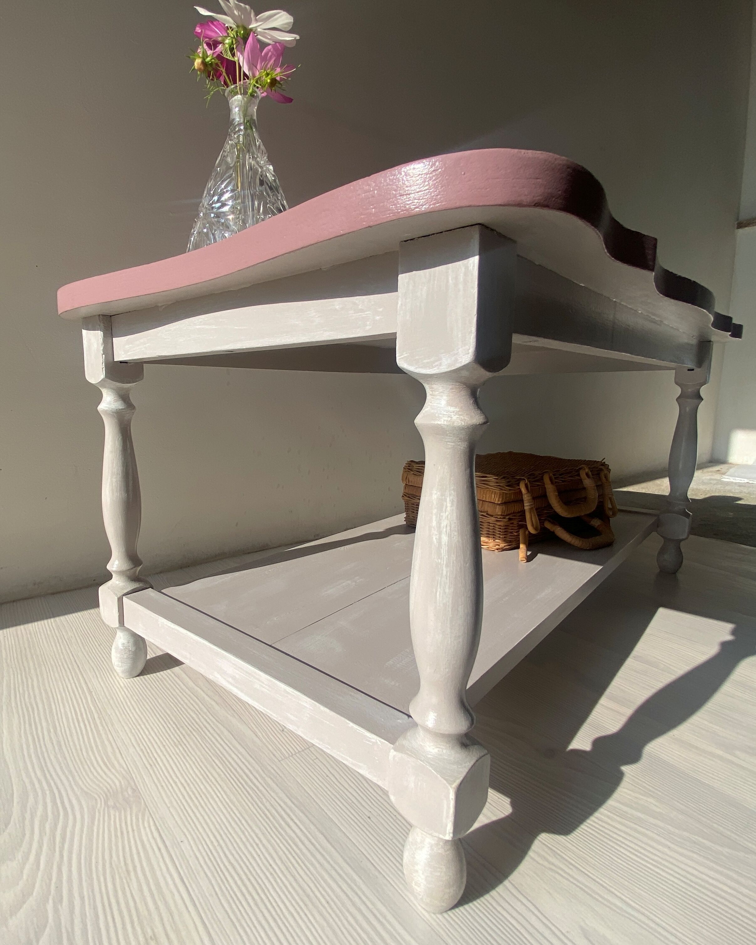 Table basse vintage rustique rose et doré