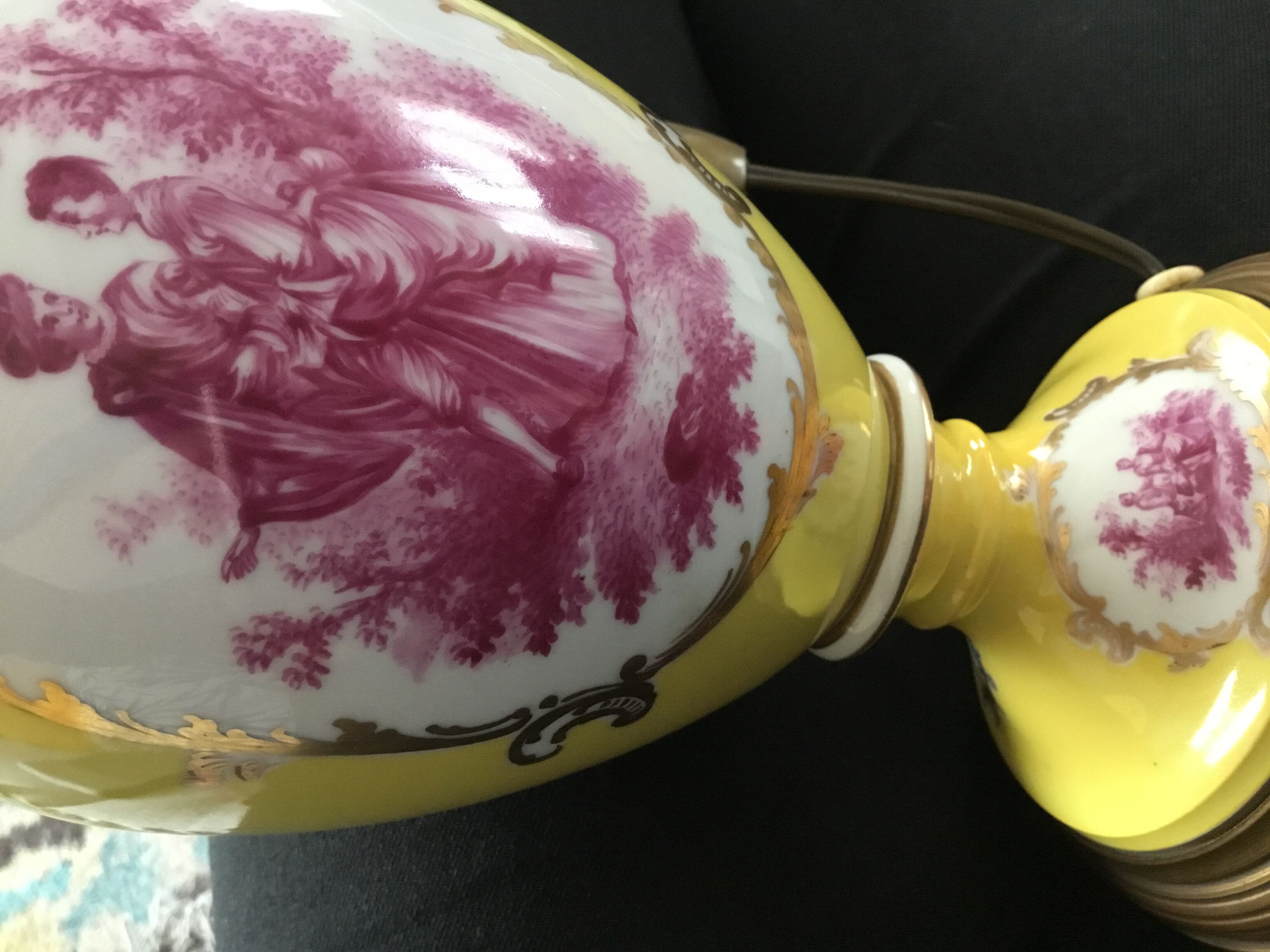 Porcelain table lamp