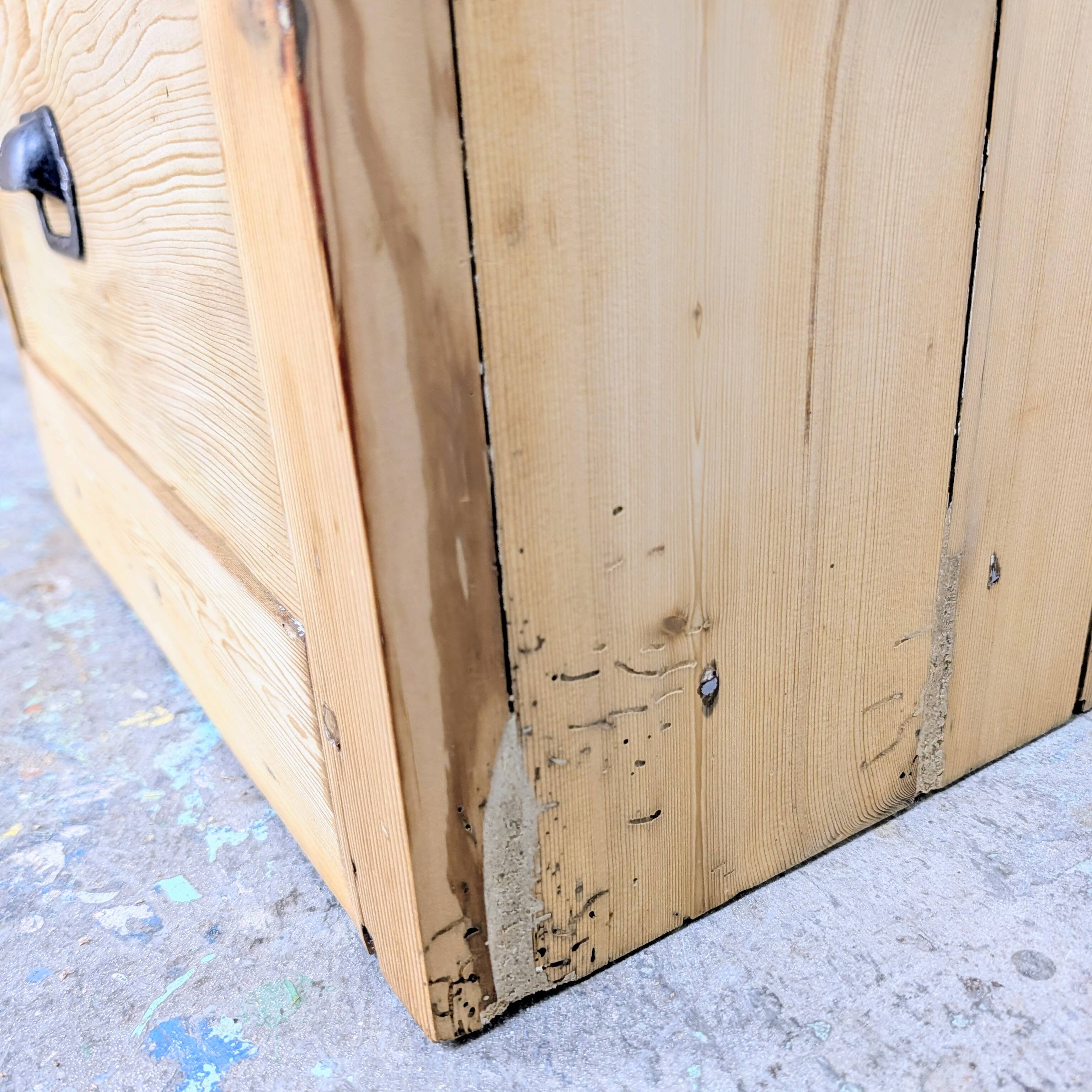 Small workshop cabinet with 3 pine drawers.
