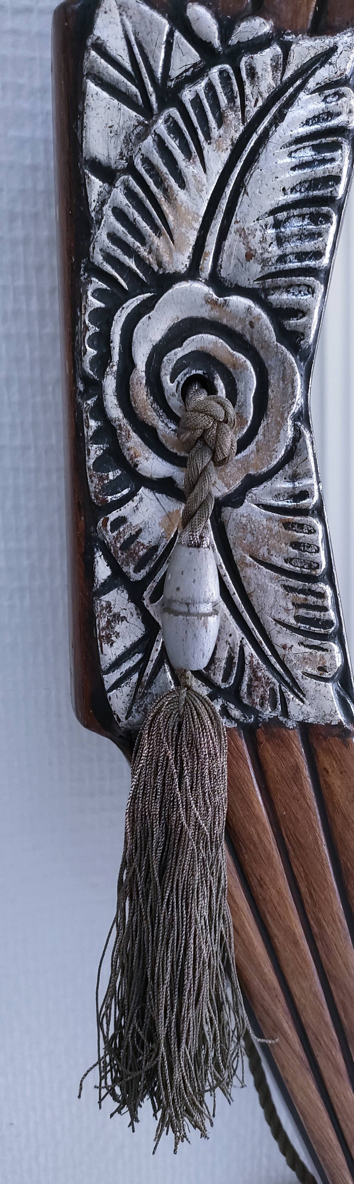 Miroir Art Déco en bois, stuc et passementerie