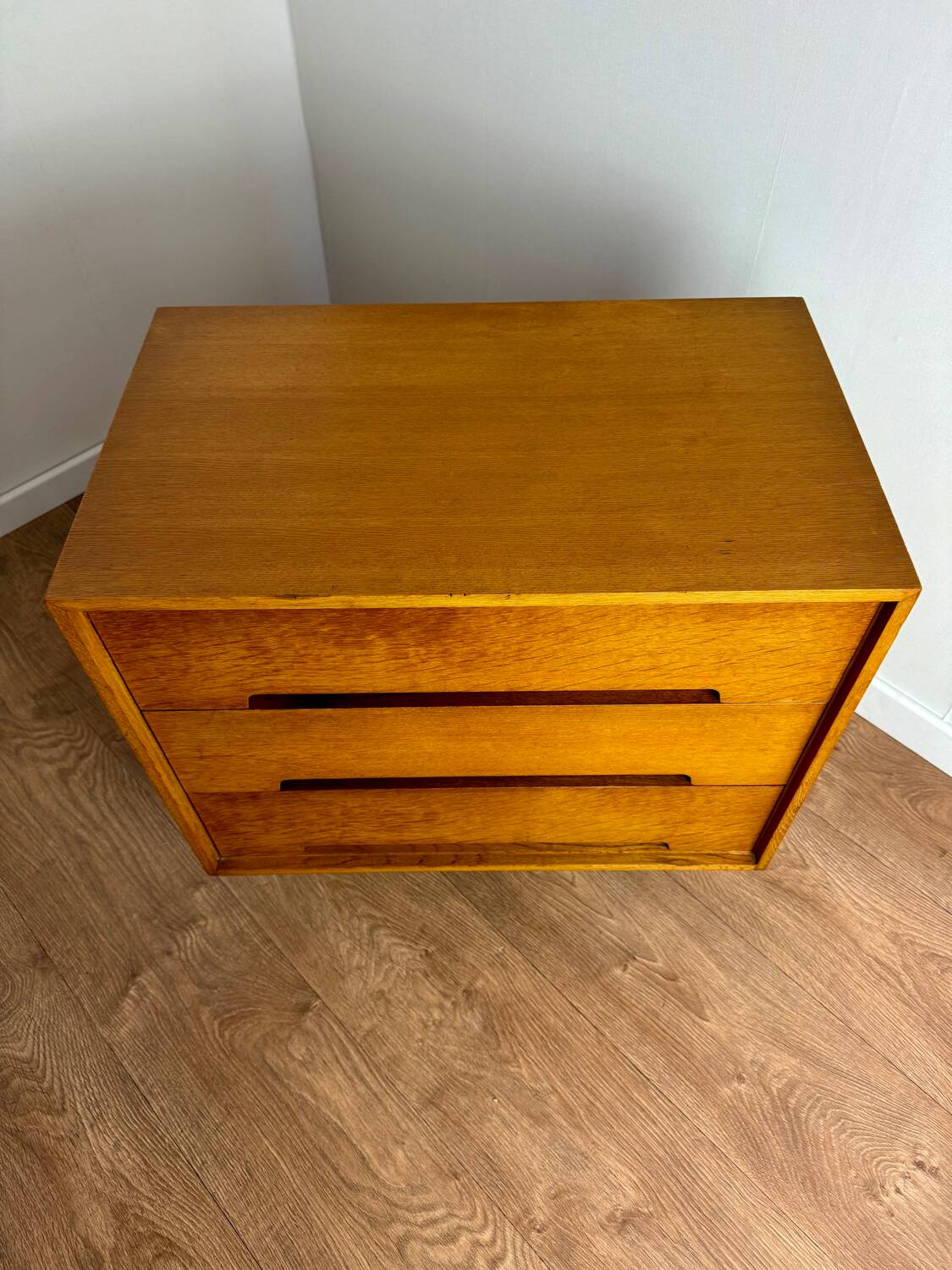 STAG English chest of drawers