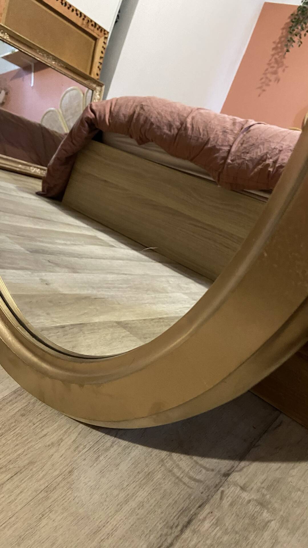 Oval gold medallion mirror – Classic style – 67 x 52 cm