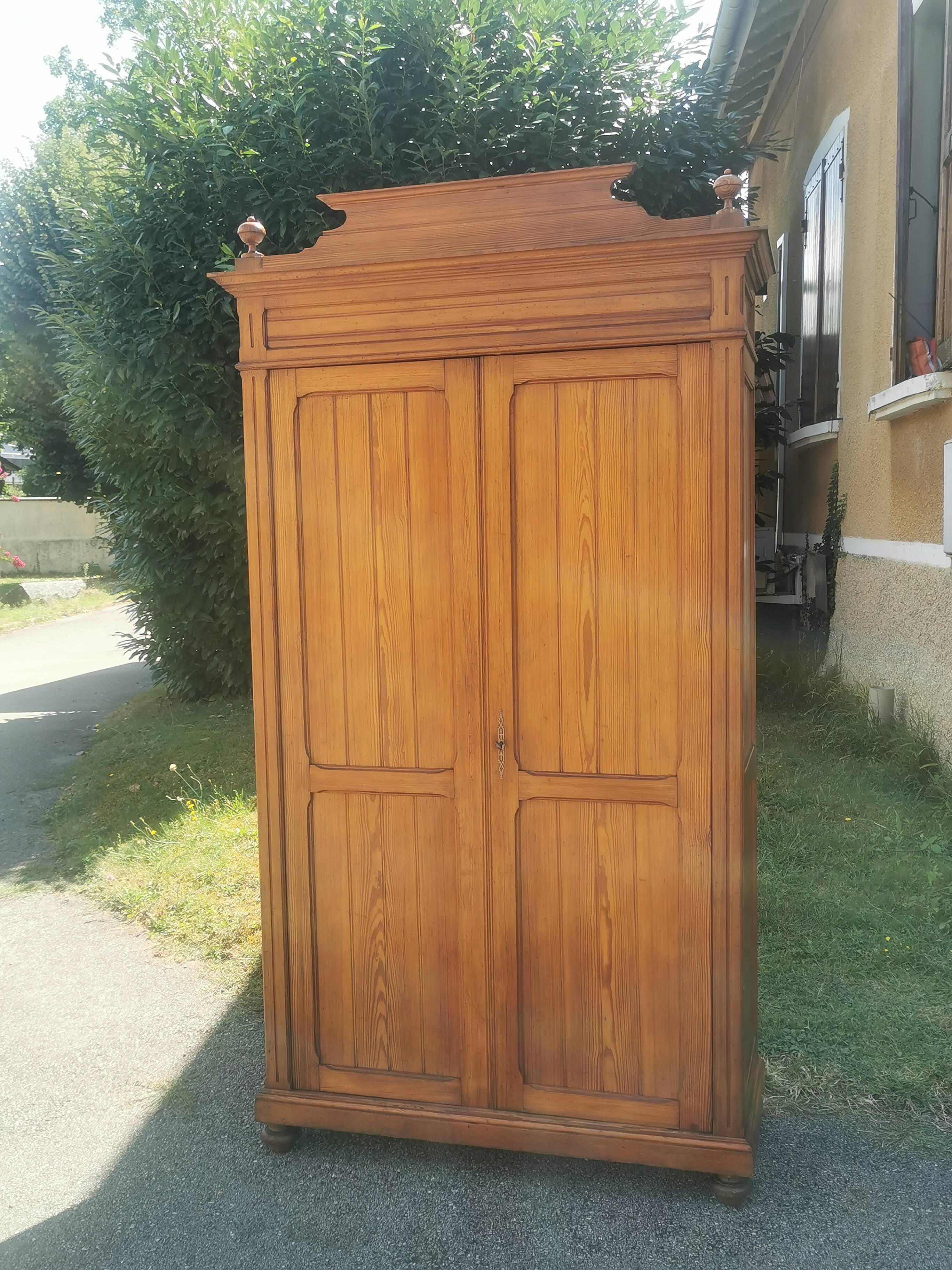 Vintage 2-door wardrobe