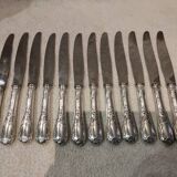 12 couteaux de table en métal argenté orfèvre Christofle Marly