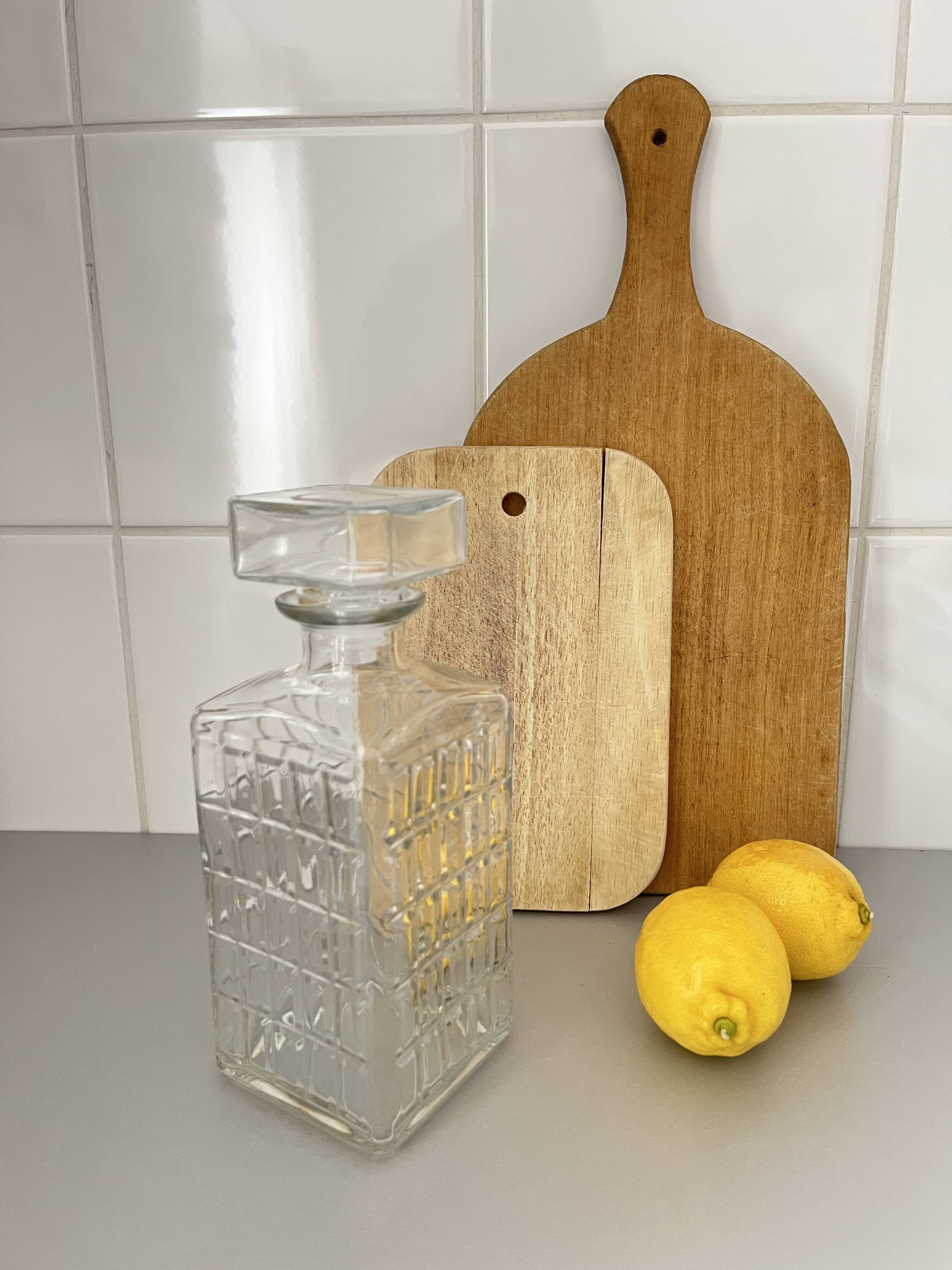 Glass whiskey decanter