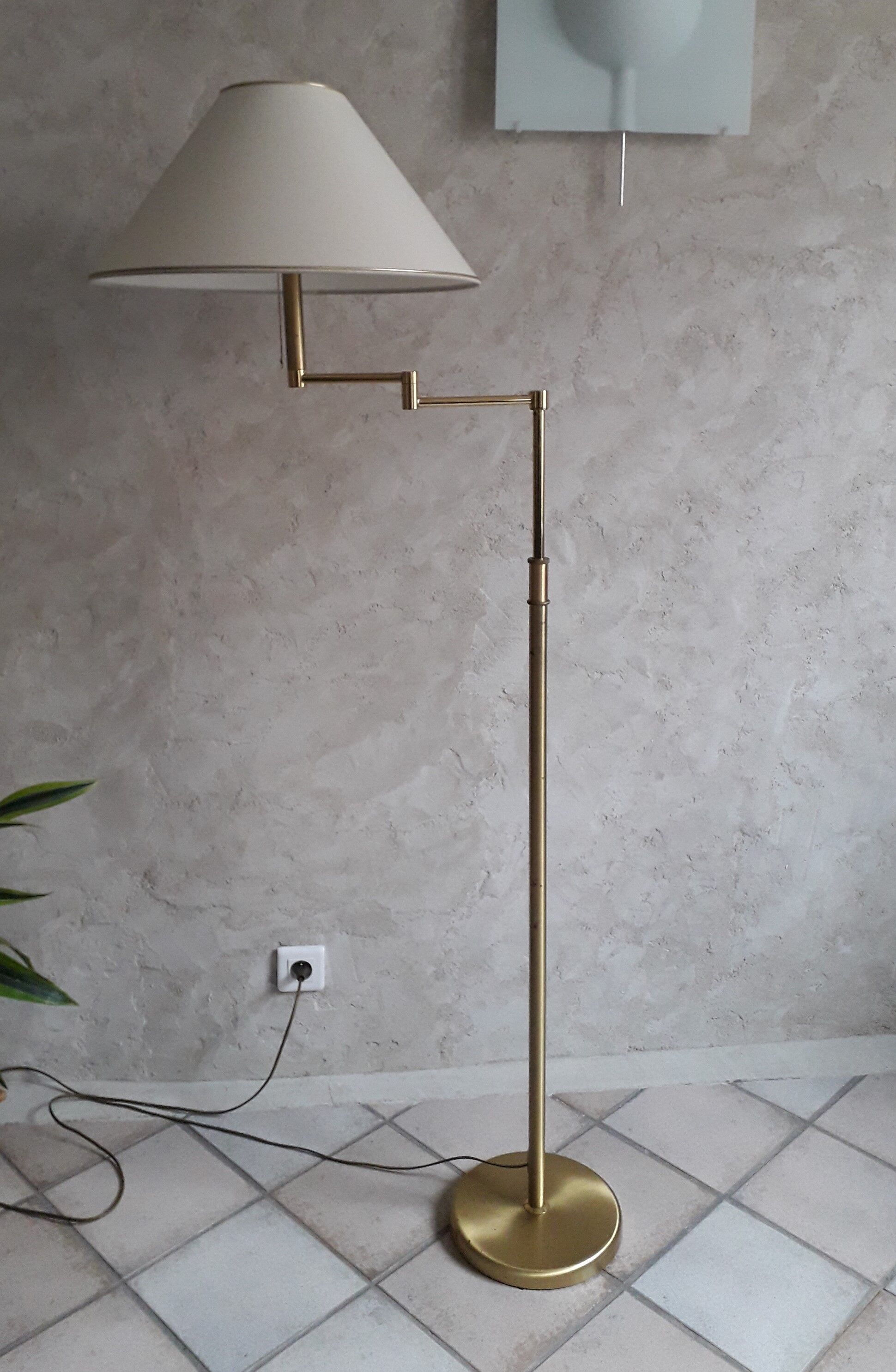 Double lighting brass floor lamp