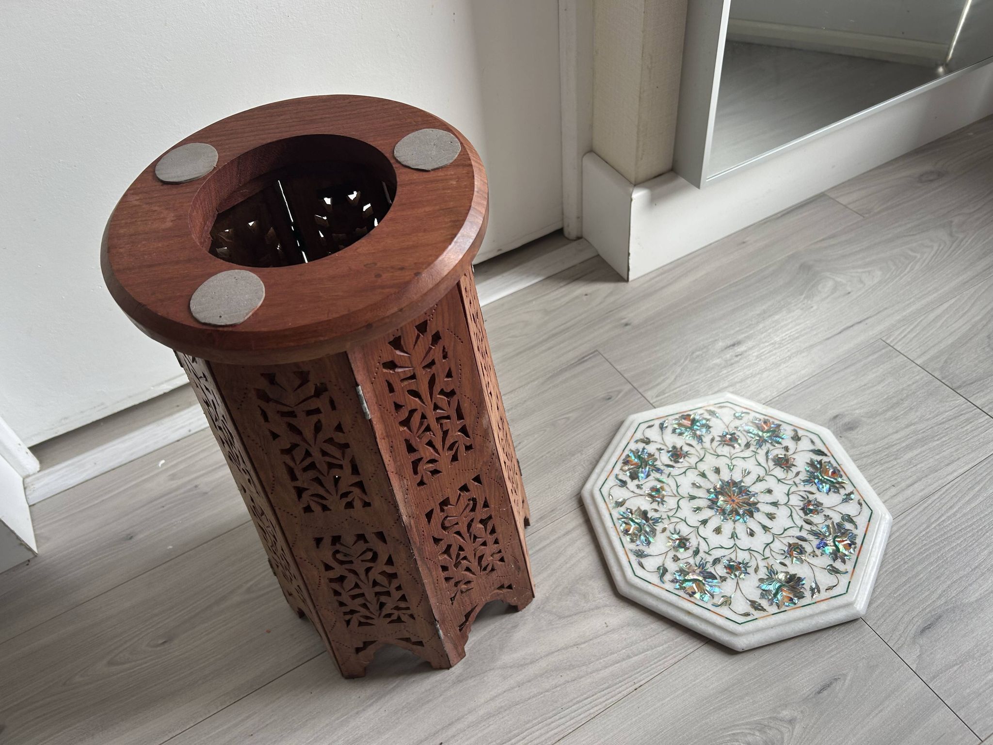 Petite table d’ appoint