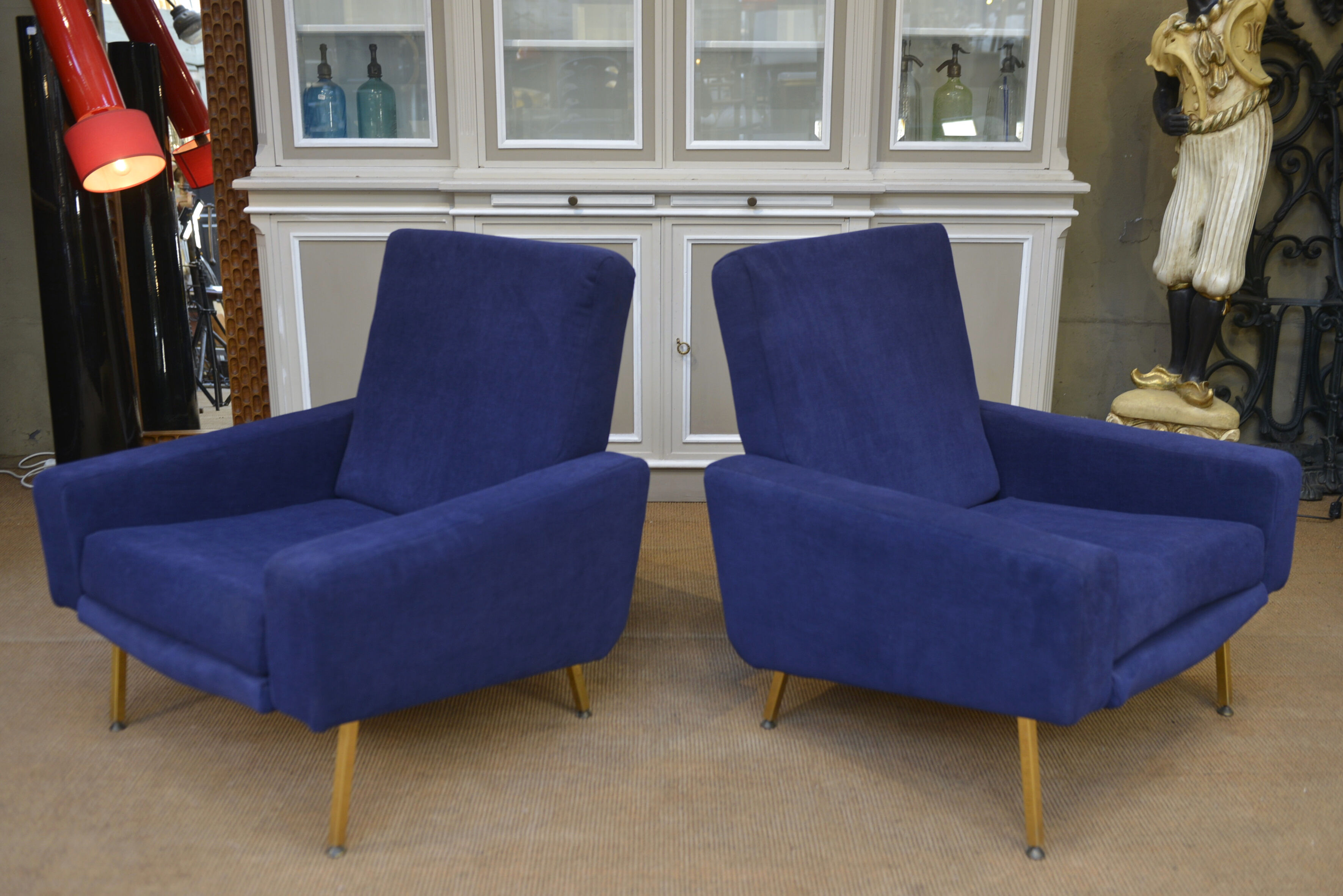 Pair of armchairs and ottoman vintage 1950 in blue velour and brass
