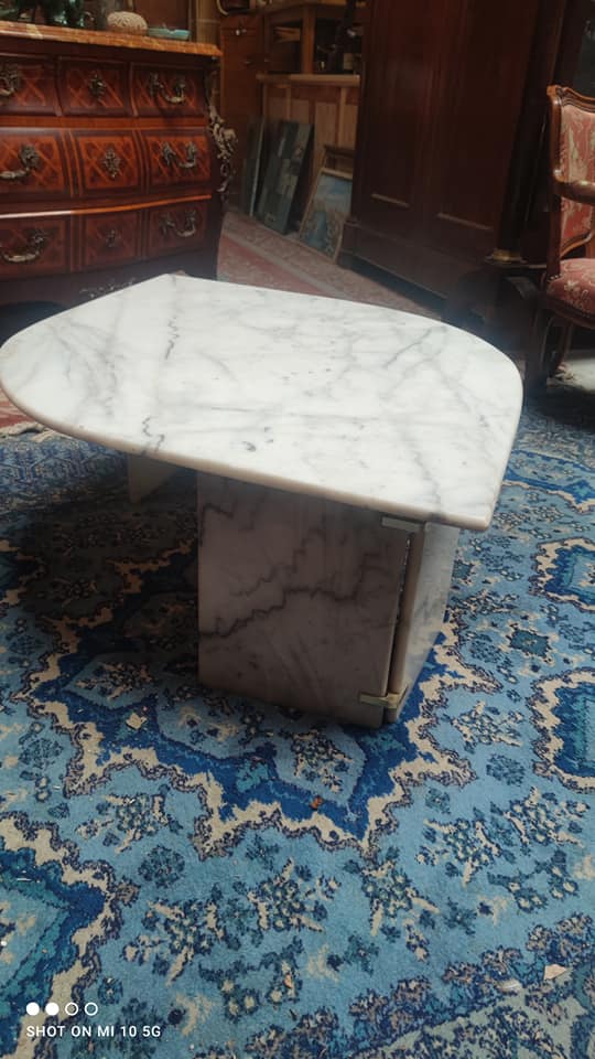 Coffee table in white Carrara marble with grey veins in the shape of an eye, circa 1970