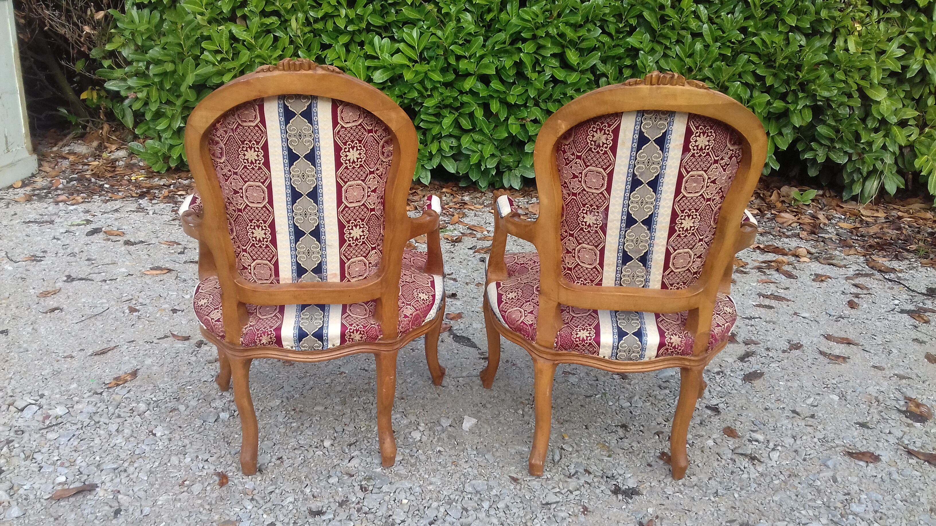 Pairs of chairs style louis XV in wood and fabrics
