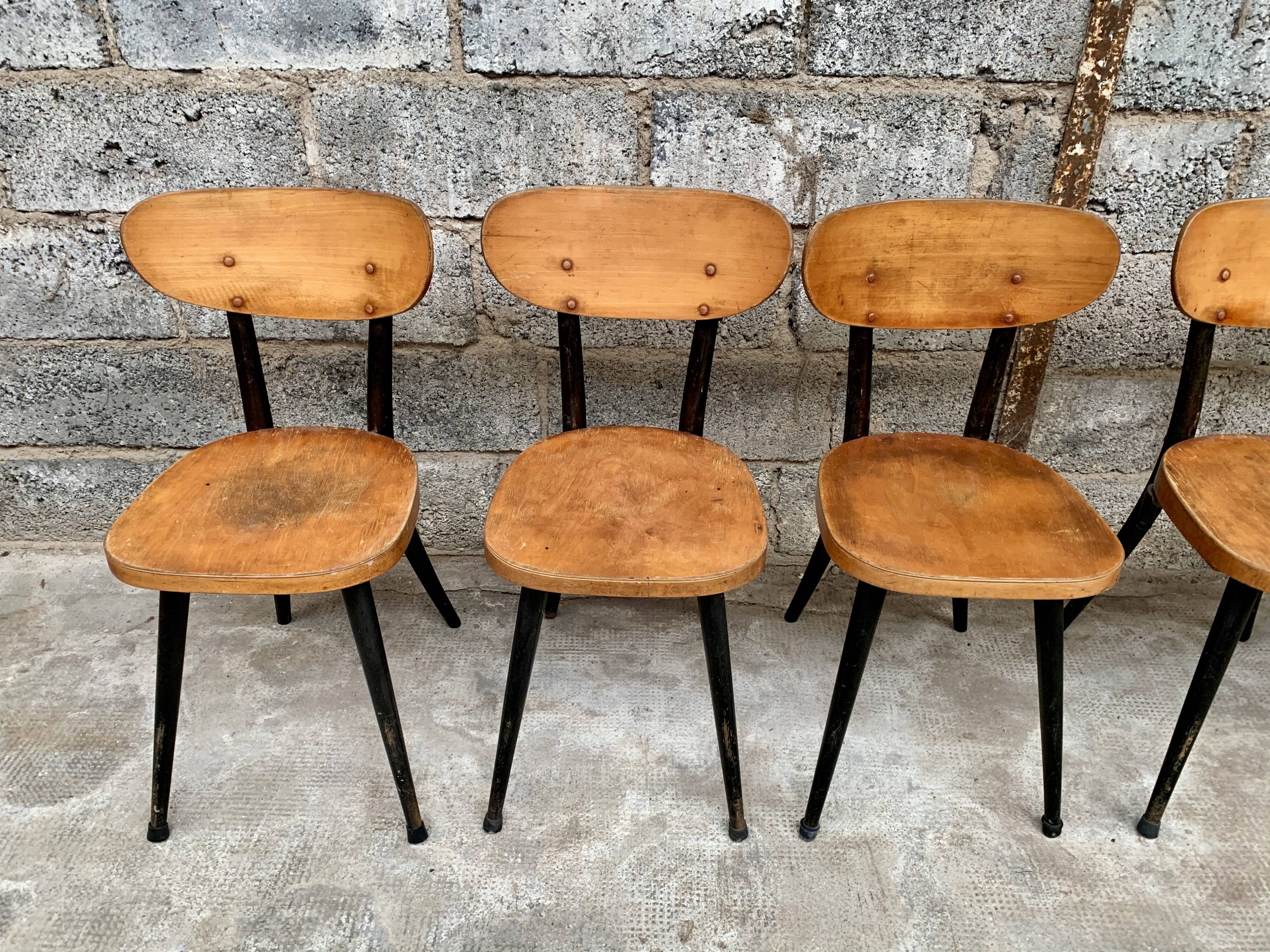 Série de 6 chaises bistrot estampillées Baumann