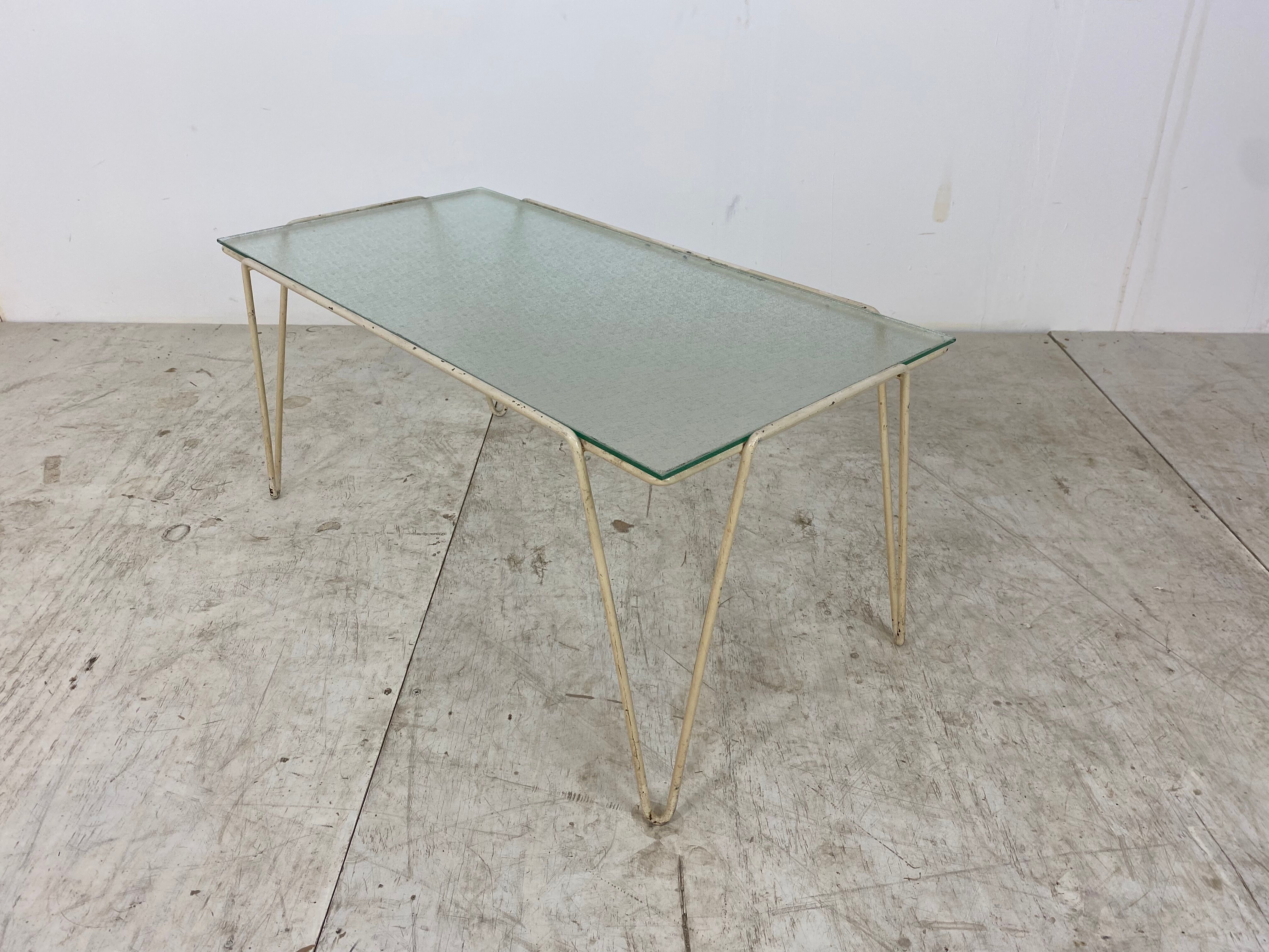 Table basse moderne vintage avec pieds en épingle à cheveux, années 1950