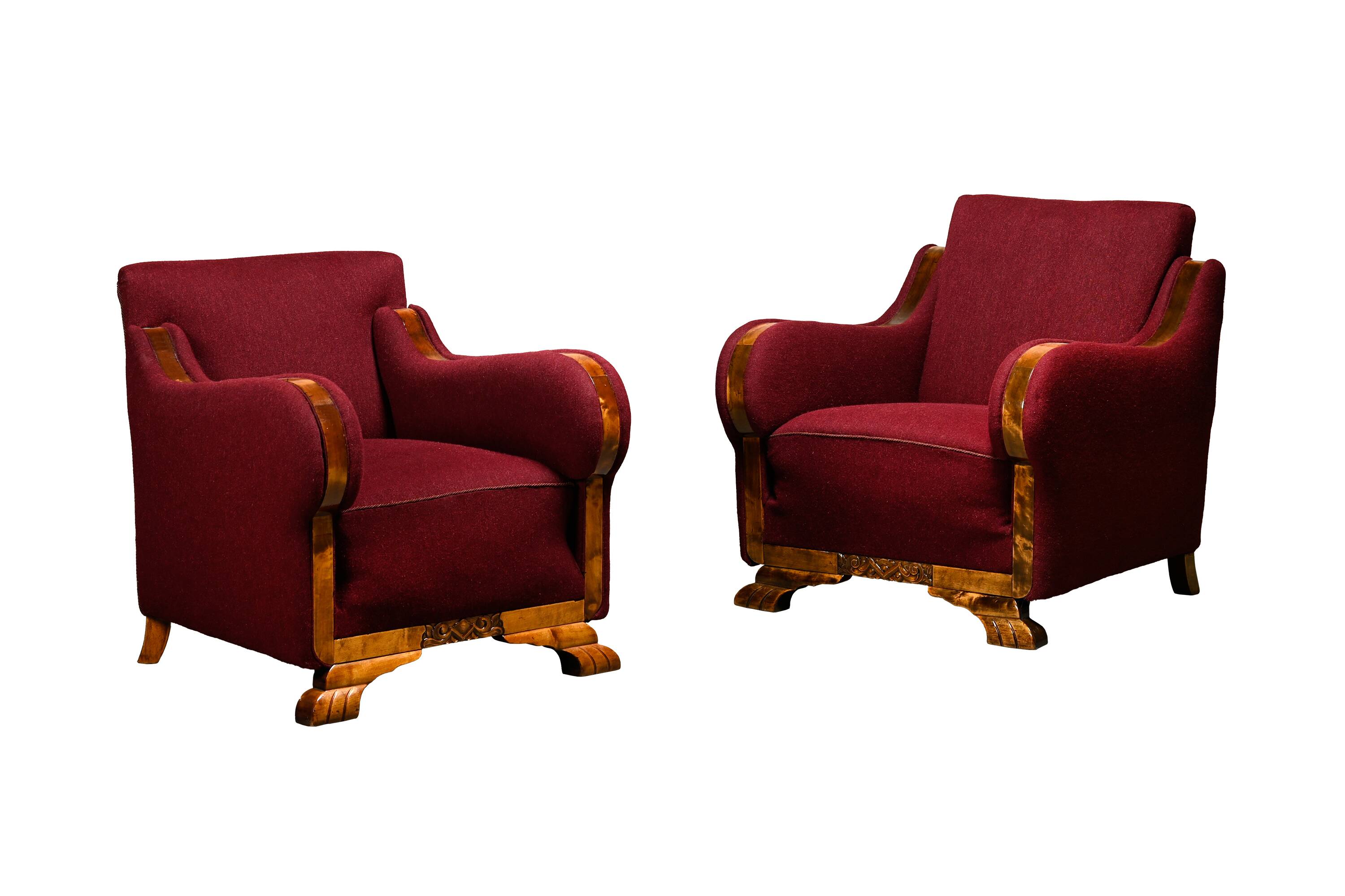 Paire de fauteuils Art déco d'ébéniste danois, revêtus de tissu de laine bordeaux