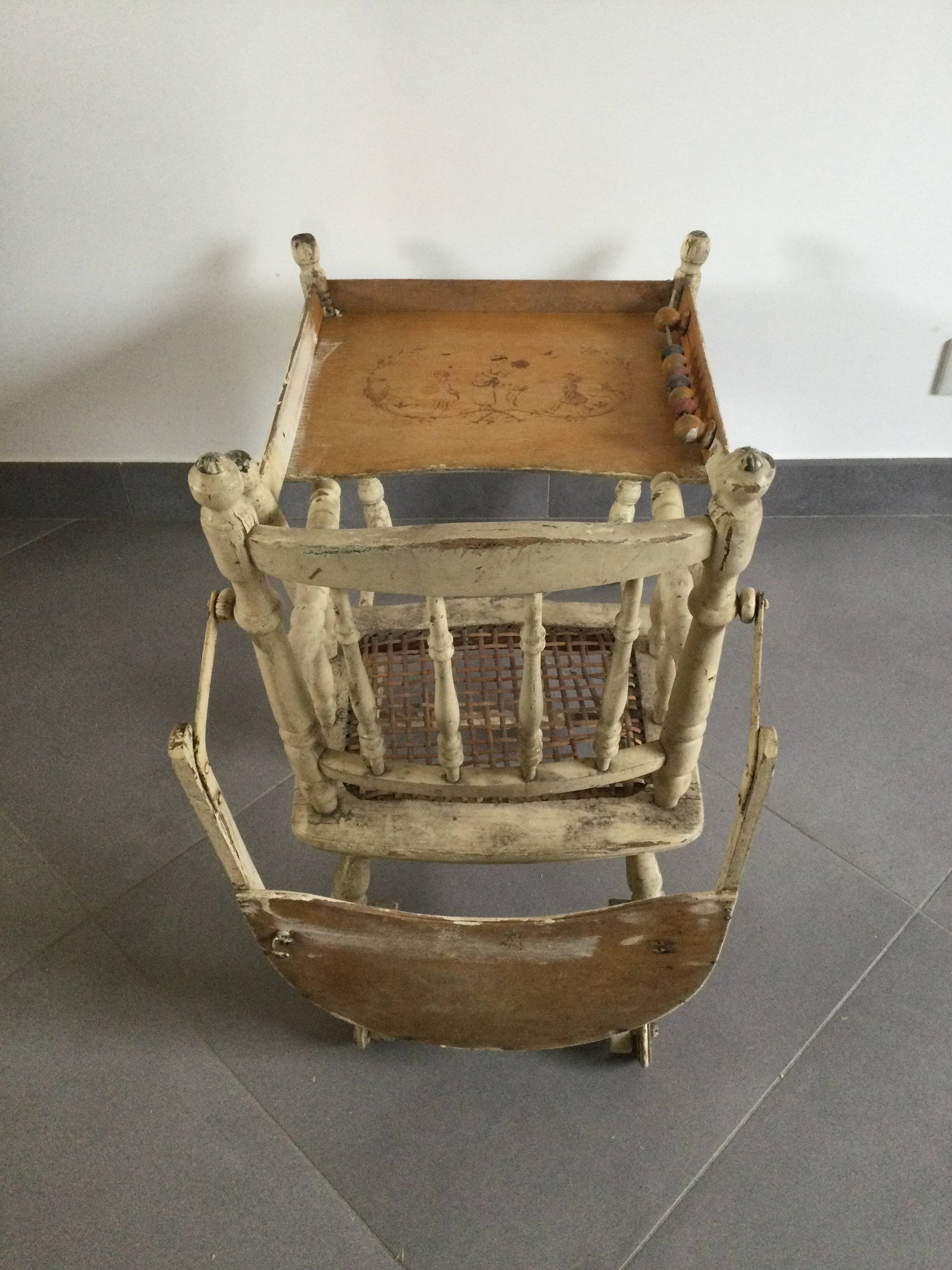 Chaise haute ancienne