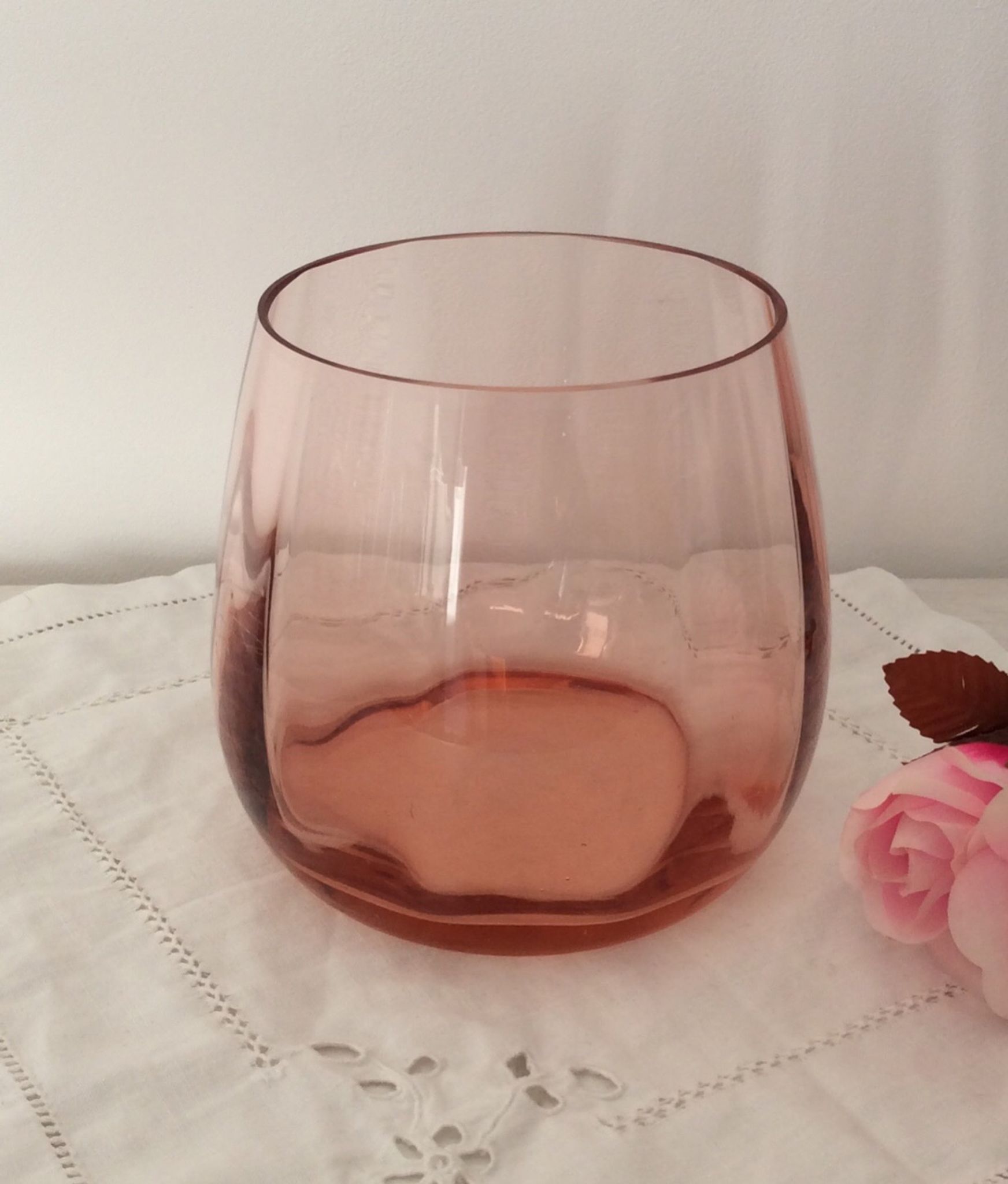 Vase arrondi verre rose saumon - vintage