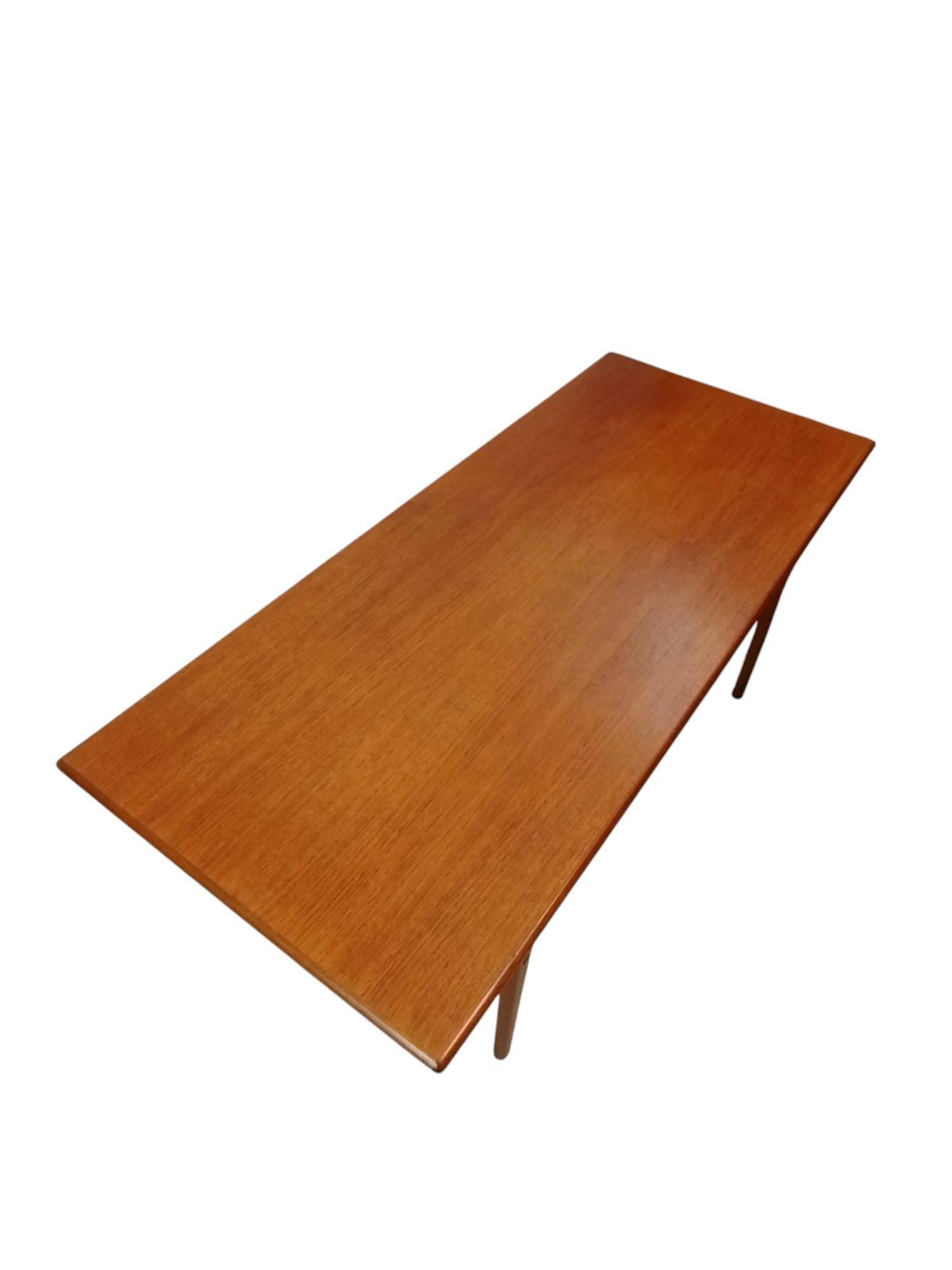 Table basse teck danoise années 60, design scandinave organique