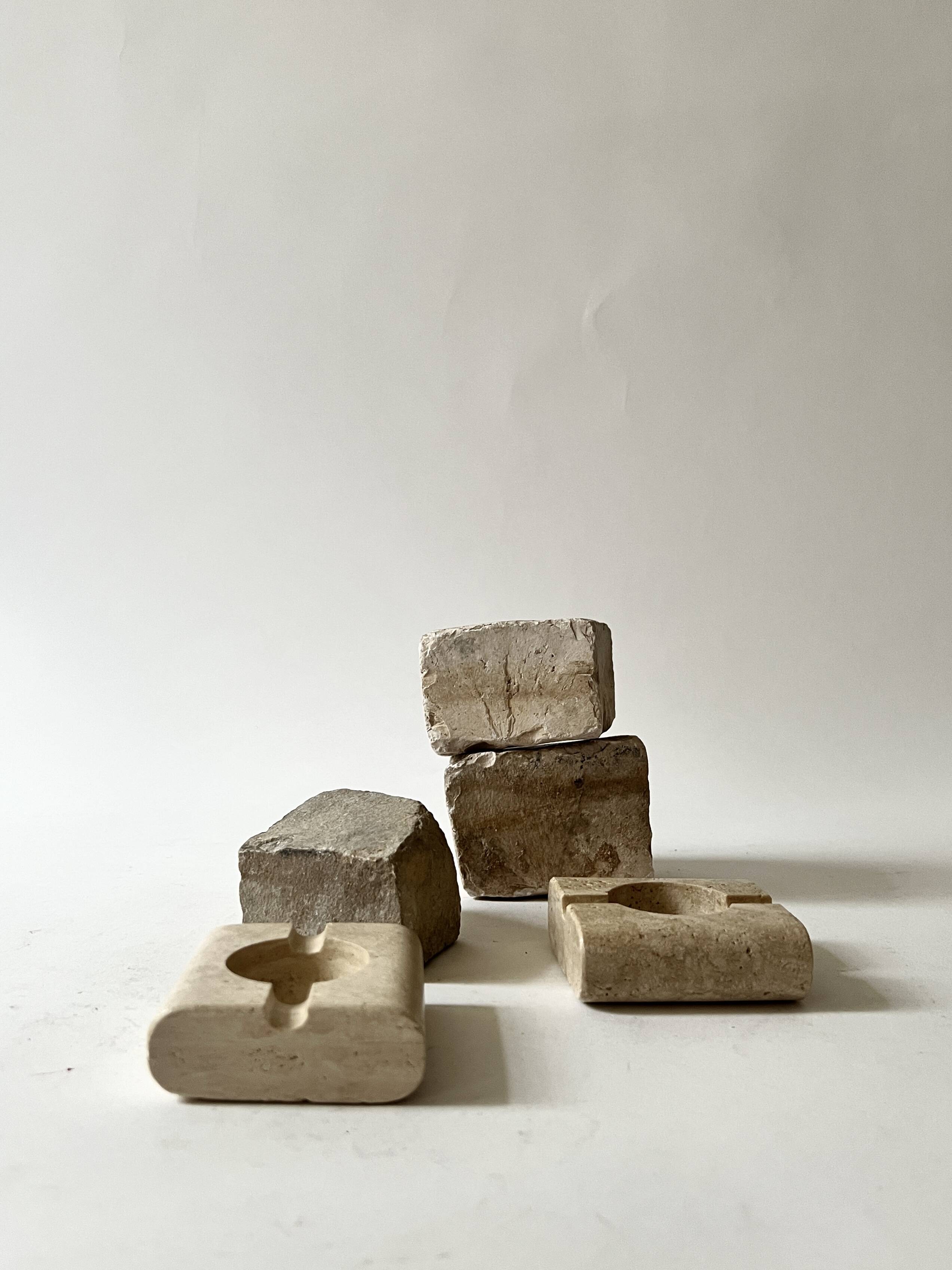 Cendrier bougeoir en travertin, E.Mari pour Fratelli Manelli,design 1970