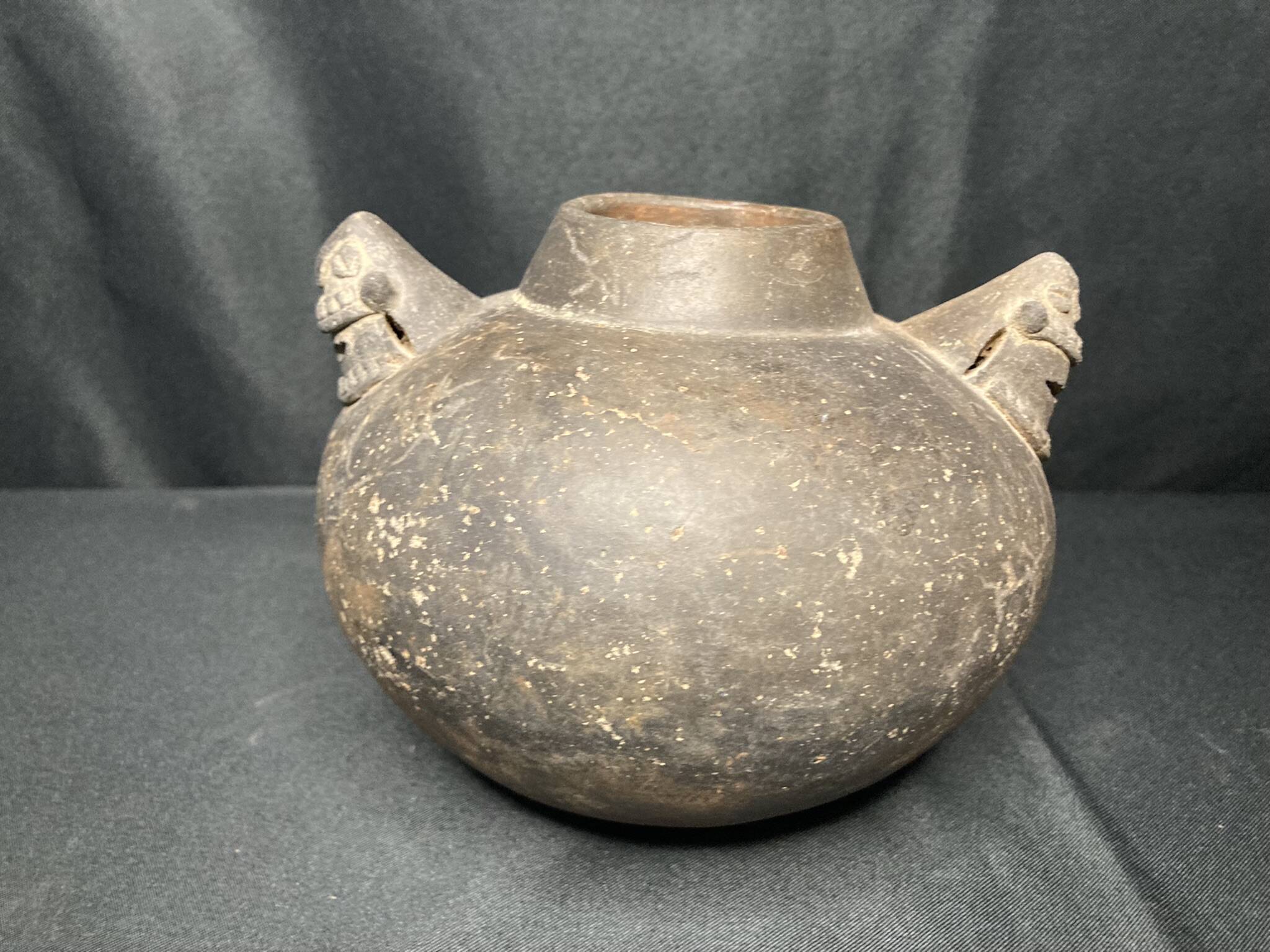 Ethnic art terracotta pot Coclé Panama early 20th century