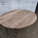 Folding oval table